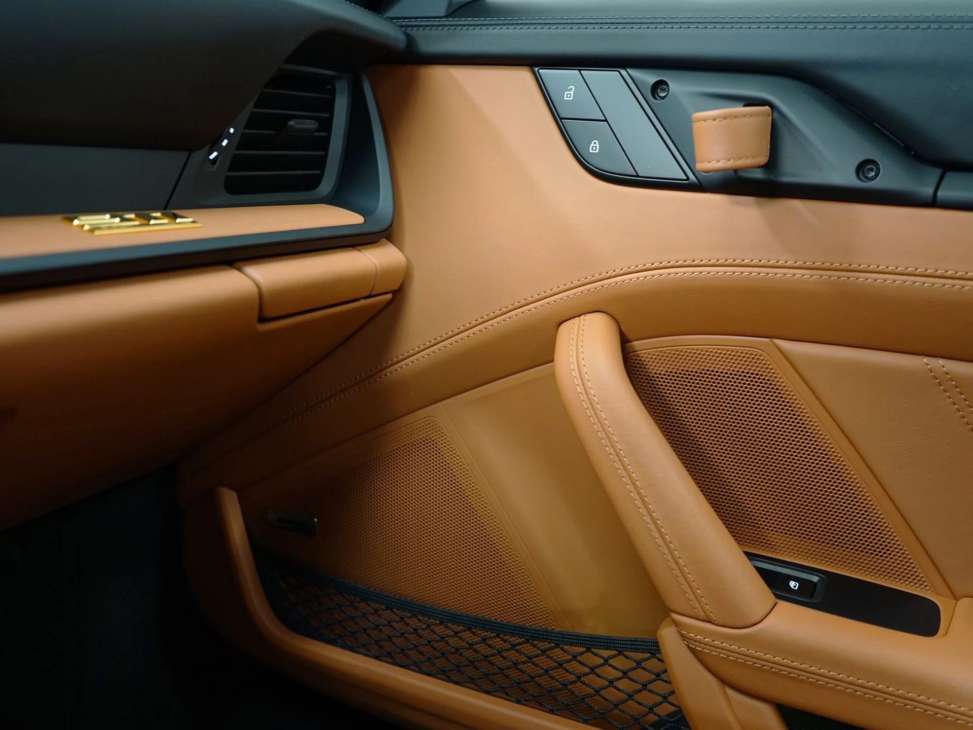 mph022_1123933873_ee02b1d6aa21450ae2b628f3f8318e86x_97632f4110