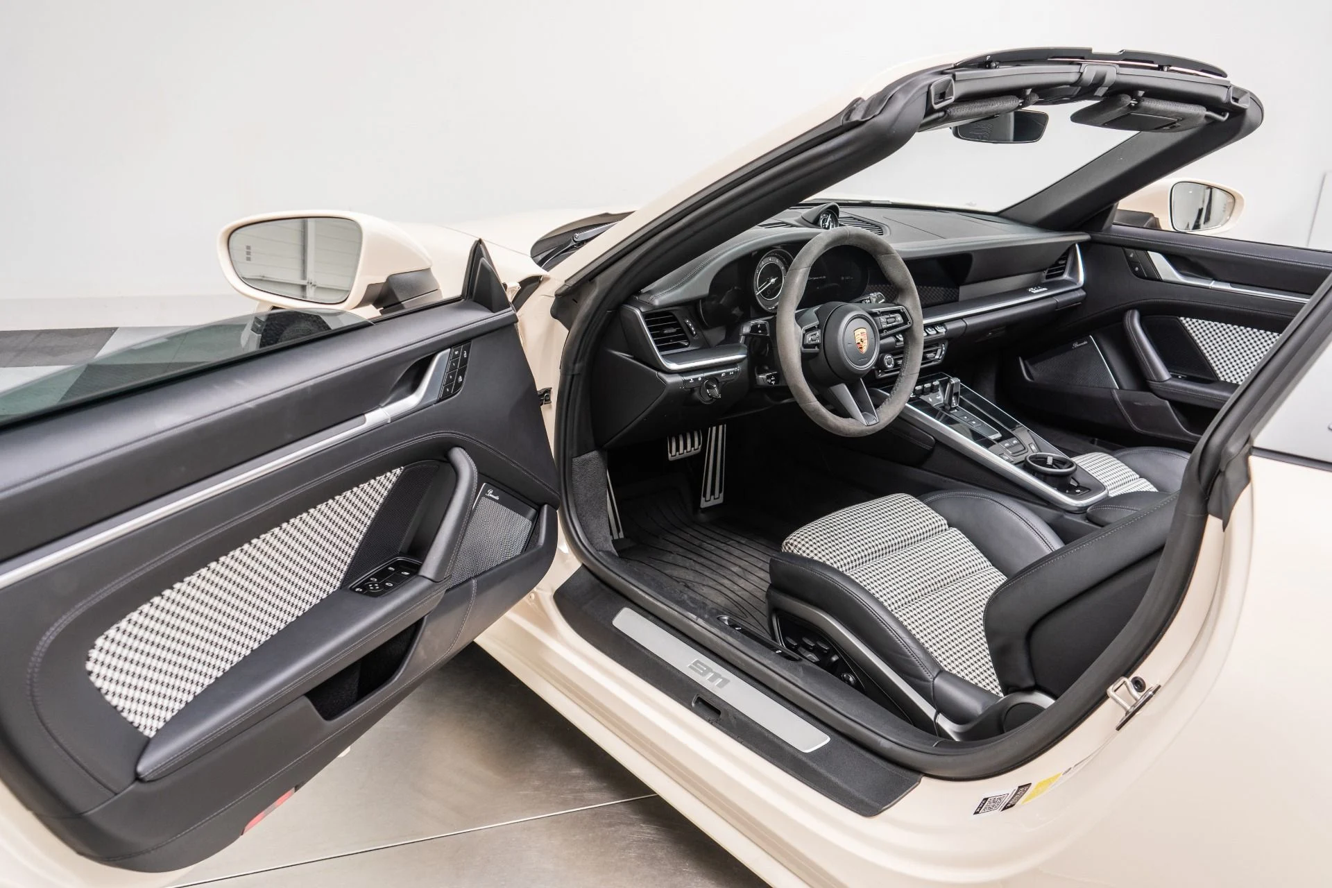 mph022_1126878539_Used_2024_Porsche_911_Targa_4_S_1792178990_397bc58a8e