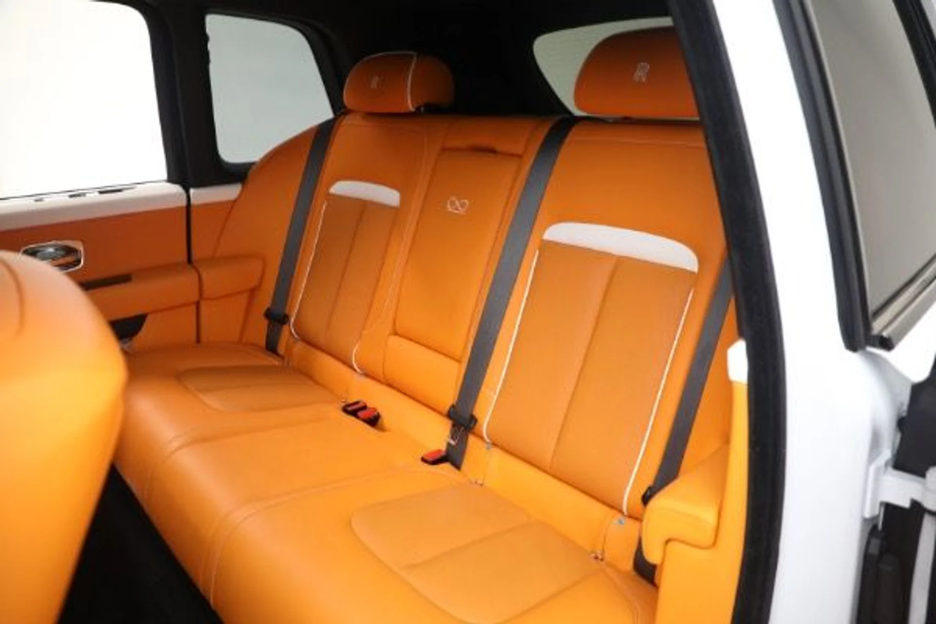 mph022_113647637_Used_2022_Rolls_Royce_Black_Badge_Cullinan_c337a1b4e8