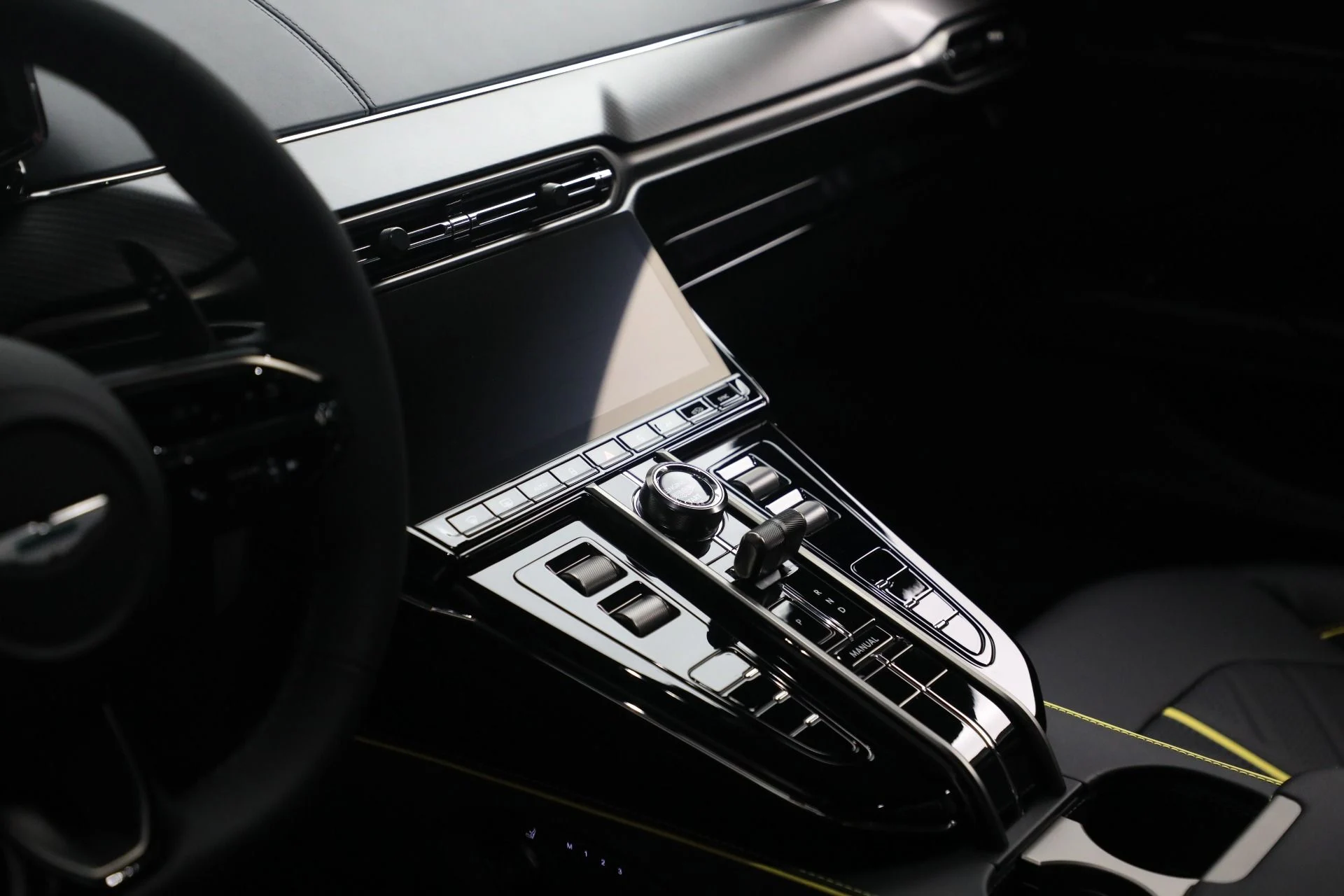 mph022_1143508100_New_2026_Aston_Martin_Vantage_S_1766181825_20728c2c17