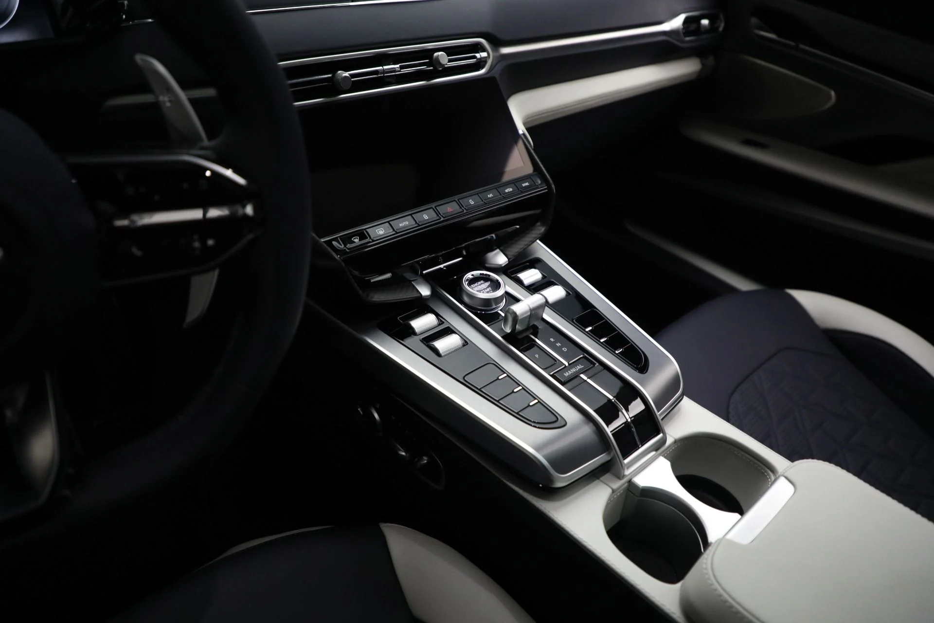 mph022_1145095424_New_2025_Aston_Martin_Vanquish_1735676879_d3b3585035