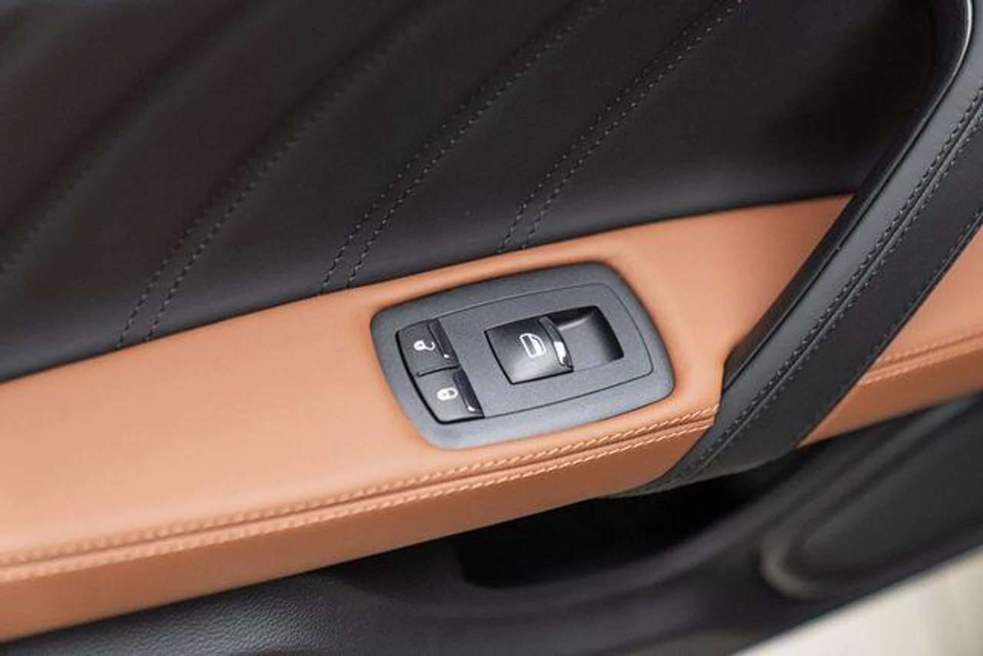 mph022_1148946042_New_2023_Maserati_Ghibli_Modena_1753160511_1bc343f810
