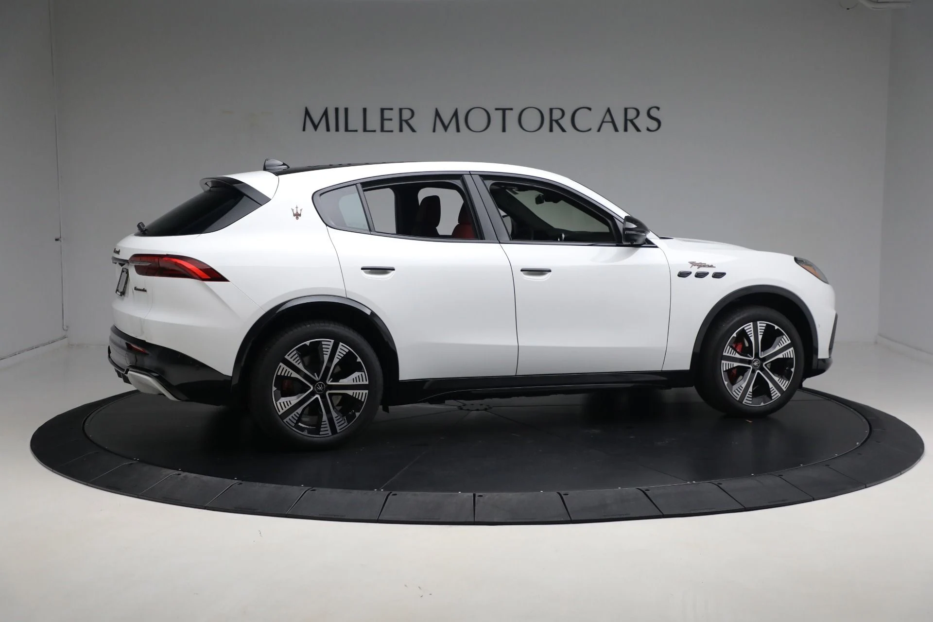 mph022_1151476135_New_2025_Maserati_Grecale_Folgore_ceef54d97b