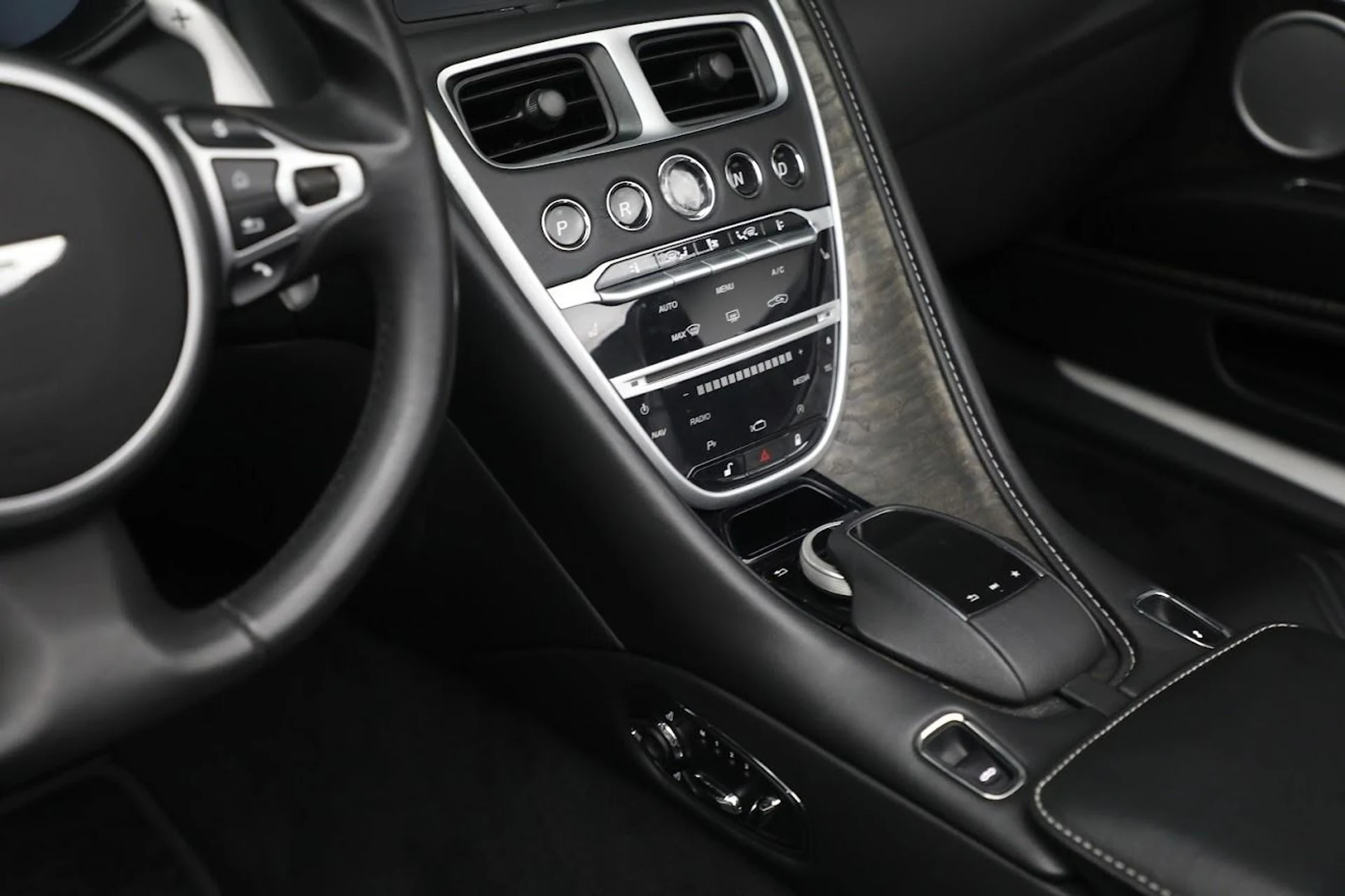 mph022_1153350251_Used_2019_Aston_Martin_DB_11_Volante_976067c1c3