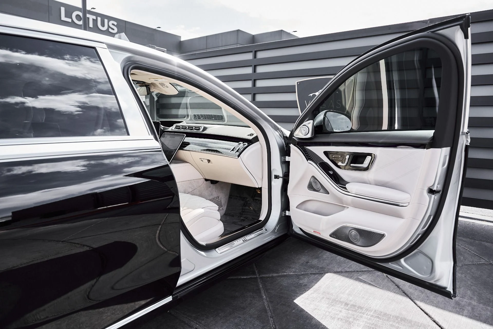 mph022_1154138157_Used_2024_Mercedes_Benz_S_Class_Maybach_S_580_1779327317_dcc90a1737