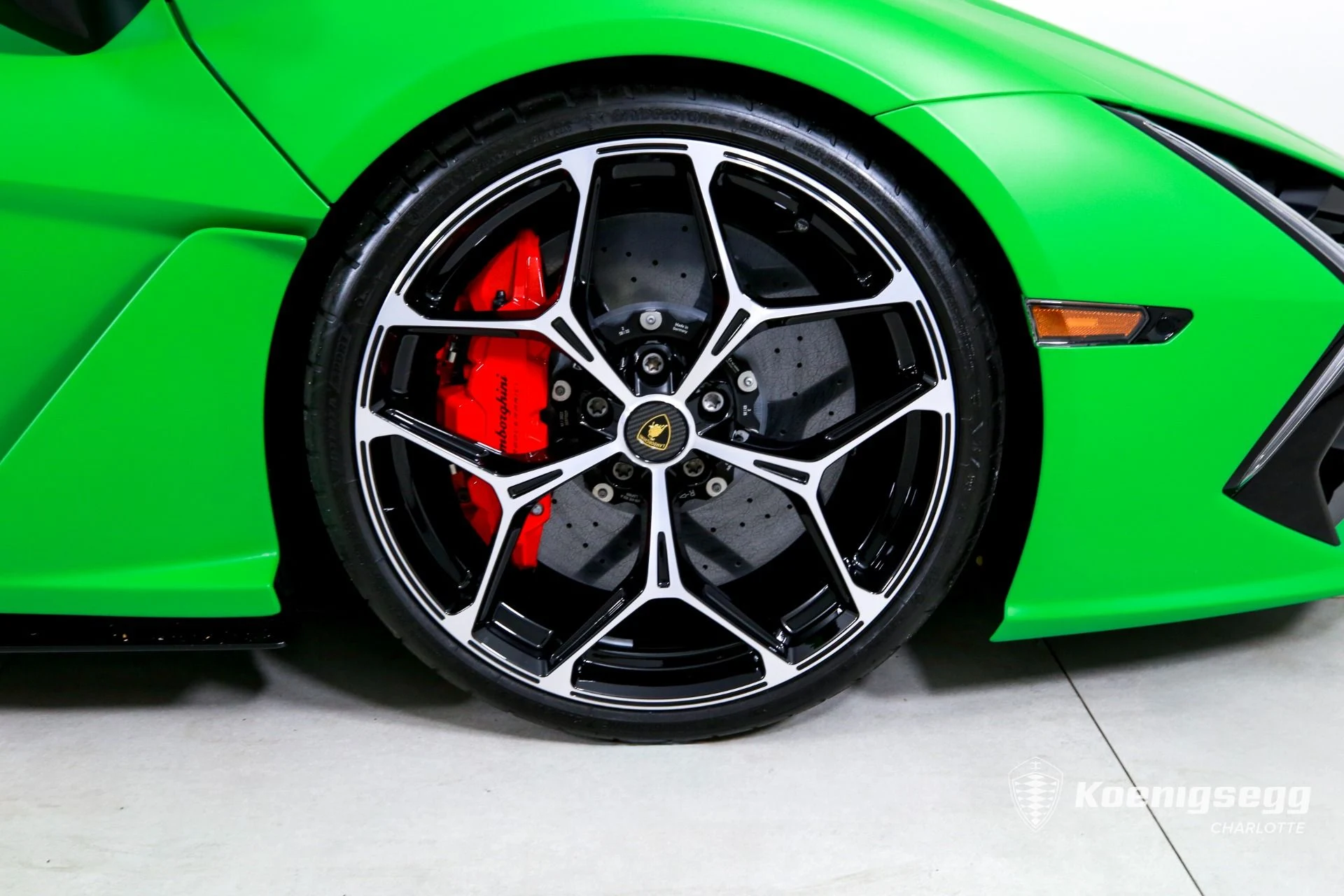 mph022_1156324950_Used_2024_Lamborghini_Revuelto_1774640999_929e4f32a3