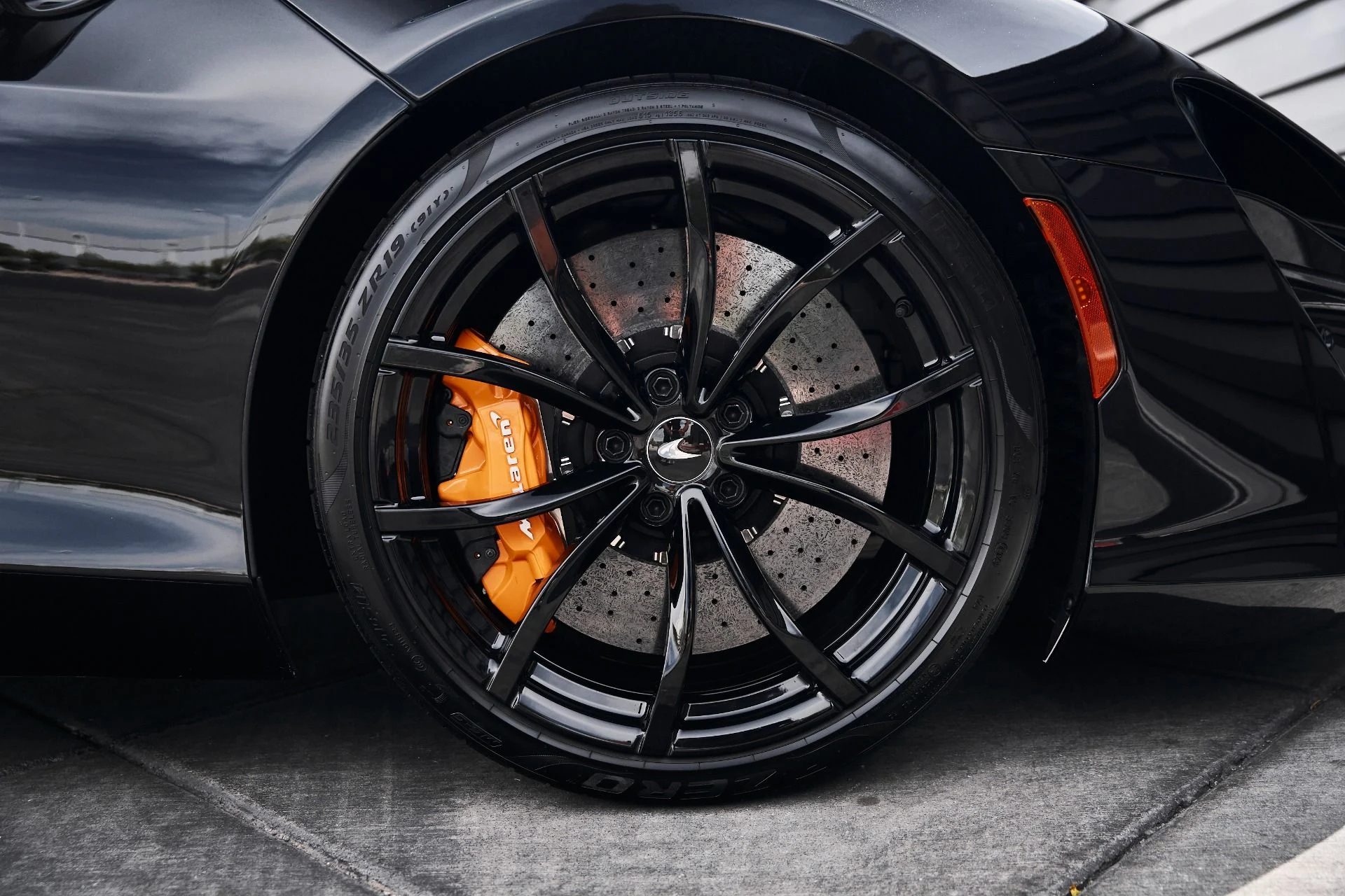 mph022_1159135_Used_2024_Mc_Laren_Artura_1775583328_196511889d