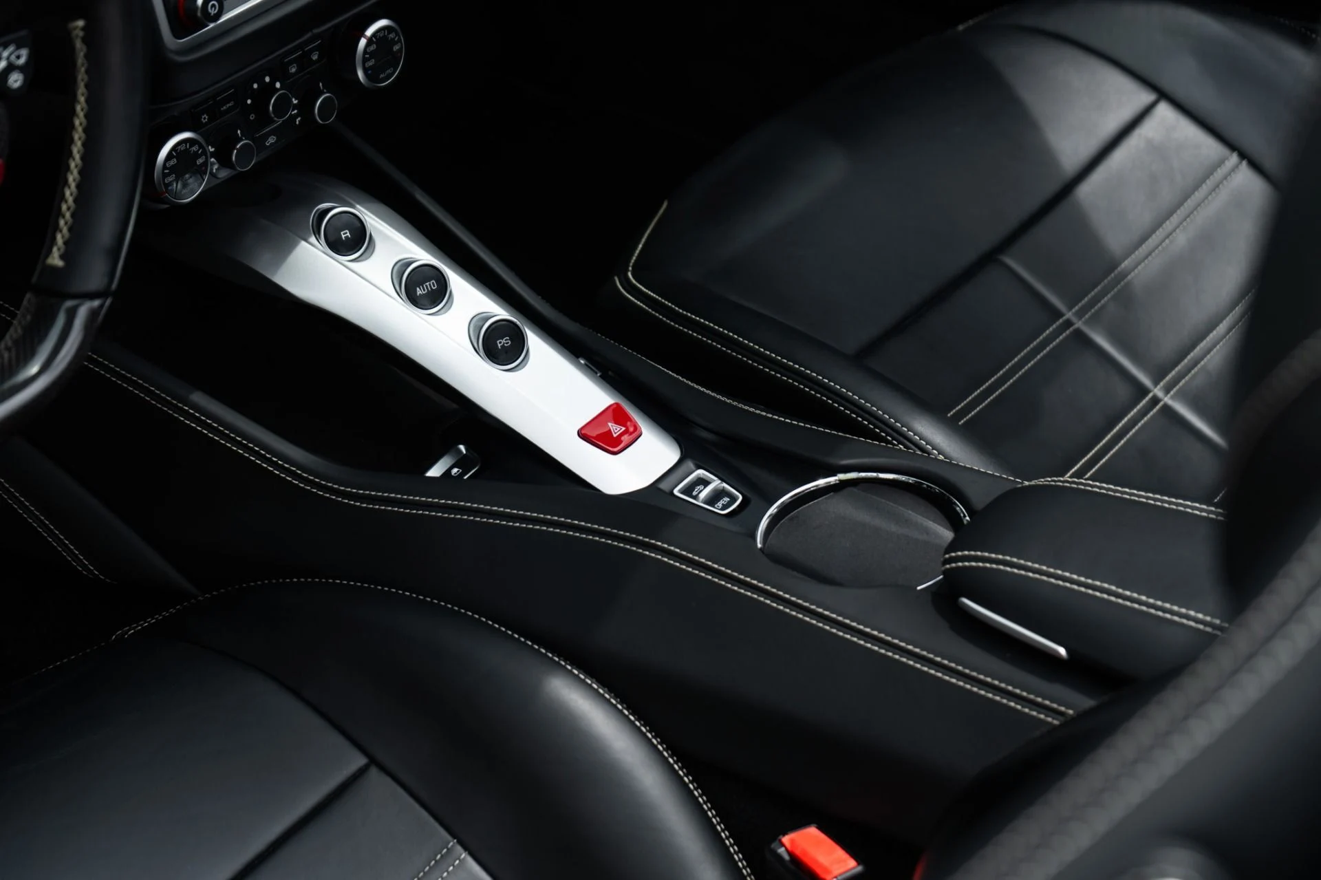 mph022_1162461410_Used_2018_Ferrari_California_T_1781897597_7cfa29bf9a