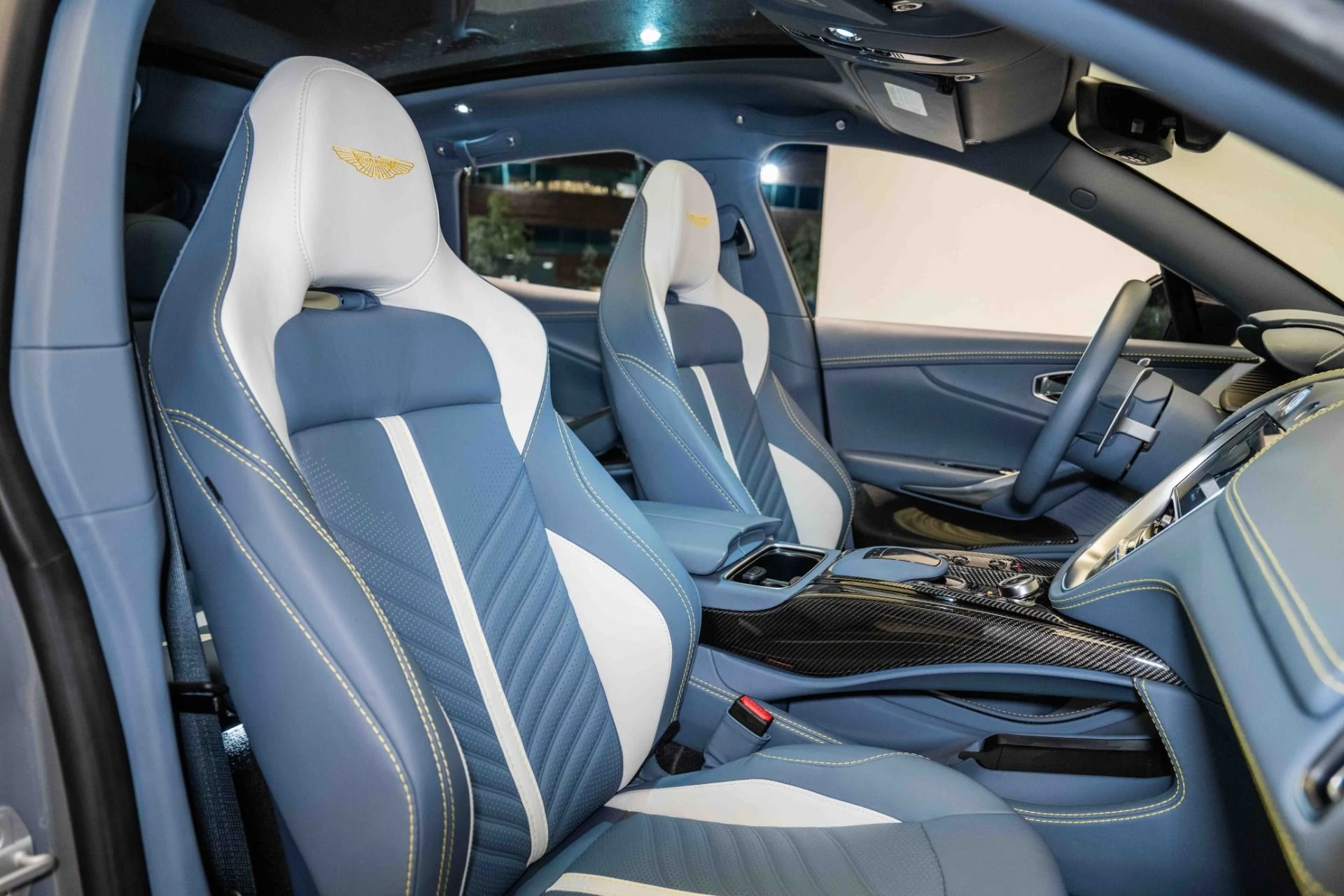 mph022_1163205014_Used_2023_Aston_Martin_DBX_707_1728832242_4294503471