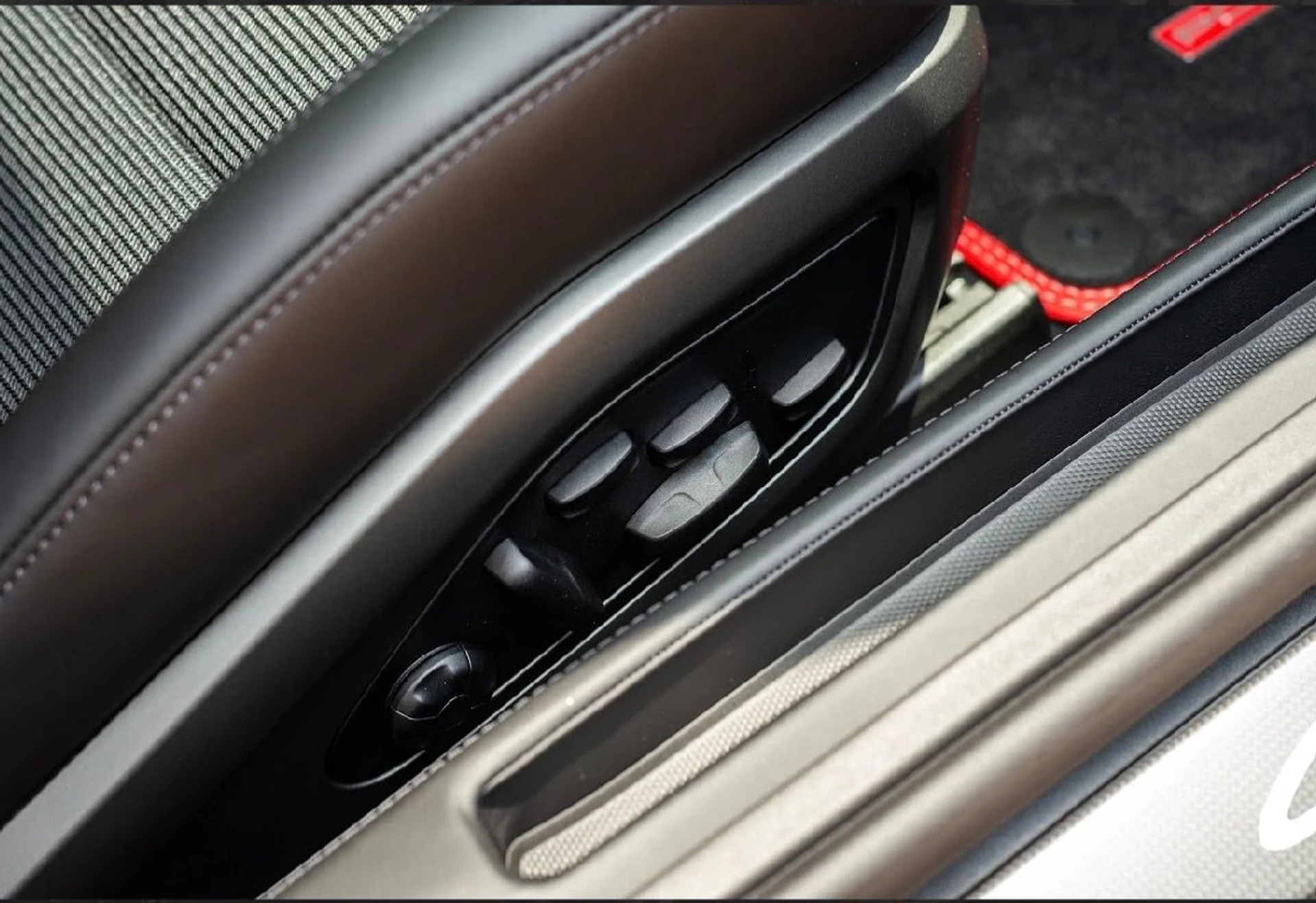 mph022_1169171764_Used_2023_Porsche_911_GT_3_Touring_1756326137_9c06d3fb41