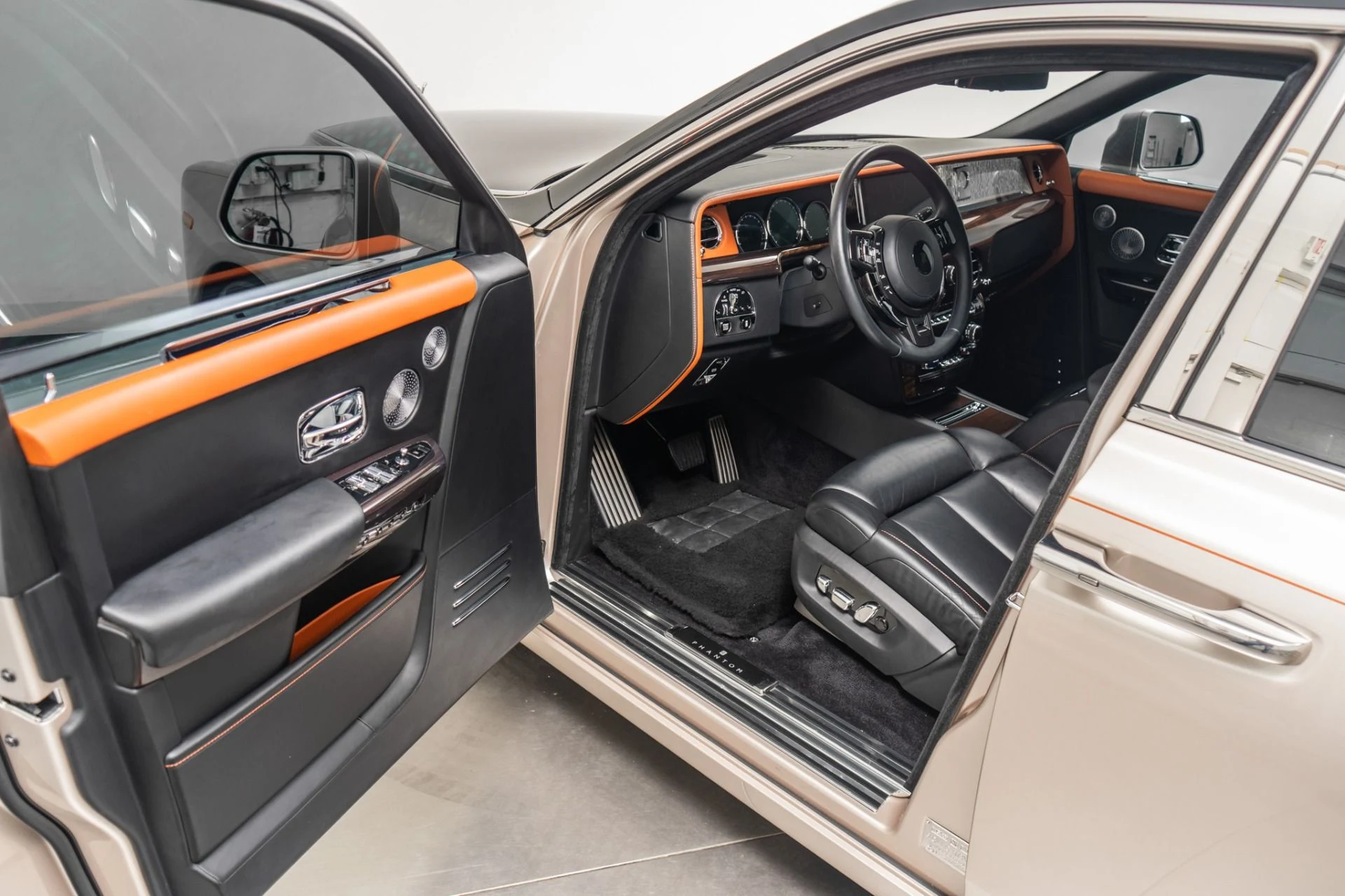 mph022_1175125612_Used_2019_Rolls_Royce_Phantom_The_Phantom_Package_Two_Tone_Paint_Bespoke_Audio_1785353671_0663821733