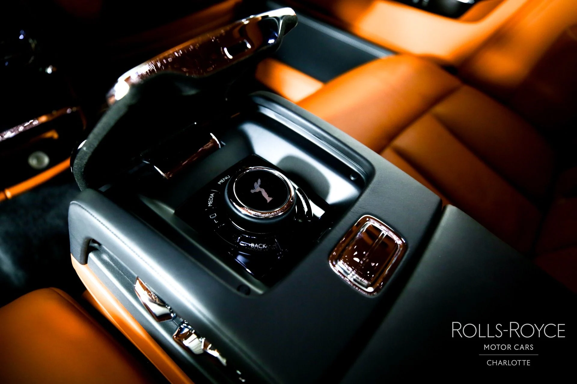 mph022_1175516019_Used_2018_Rolls_Royce_Phantom_1739560958_e47fc316a7