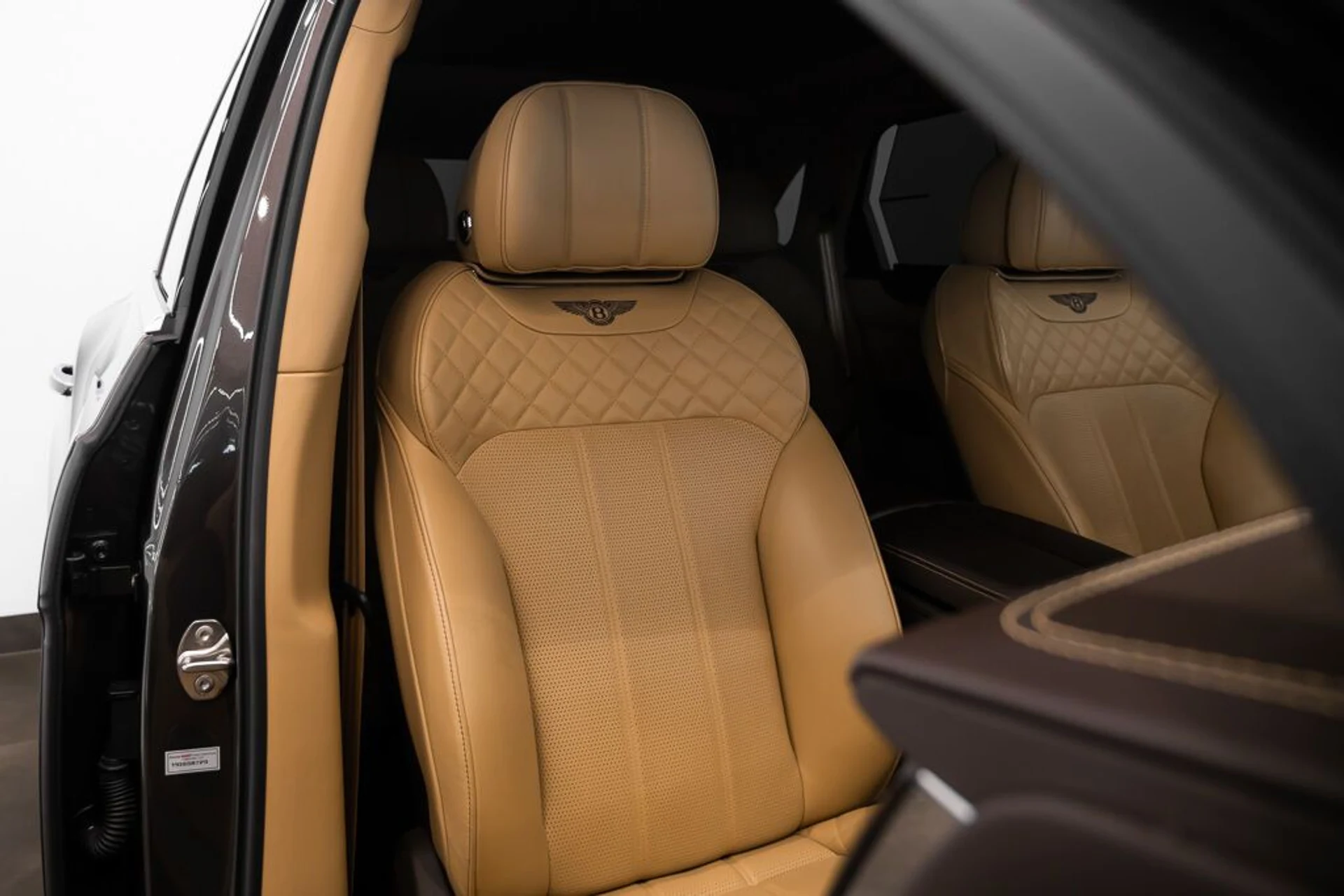 mph022_1195690253_bentley_bentayga_2017_jpg_v_1758918548_0ca2639e08