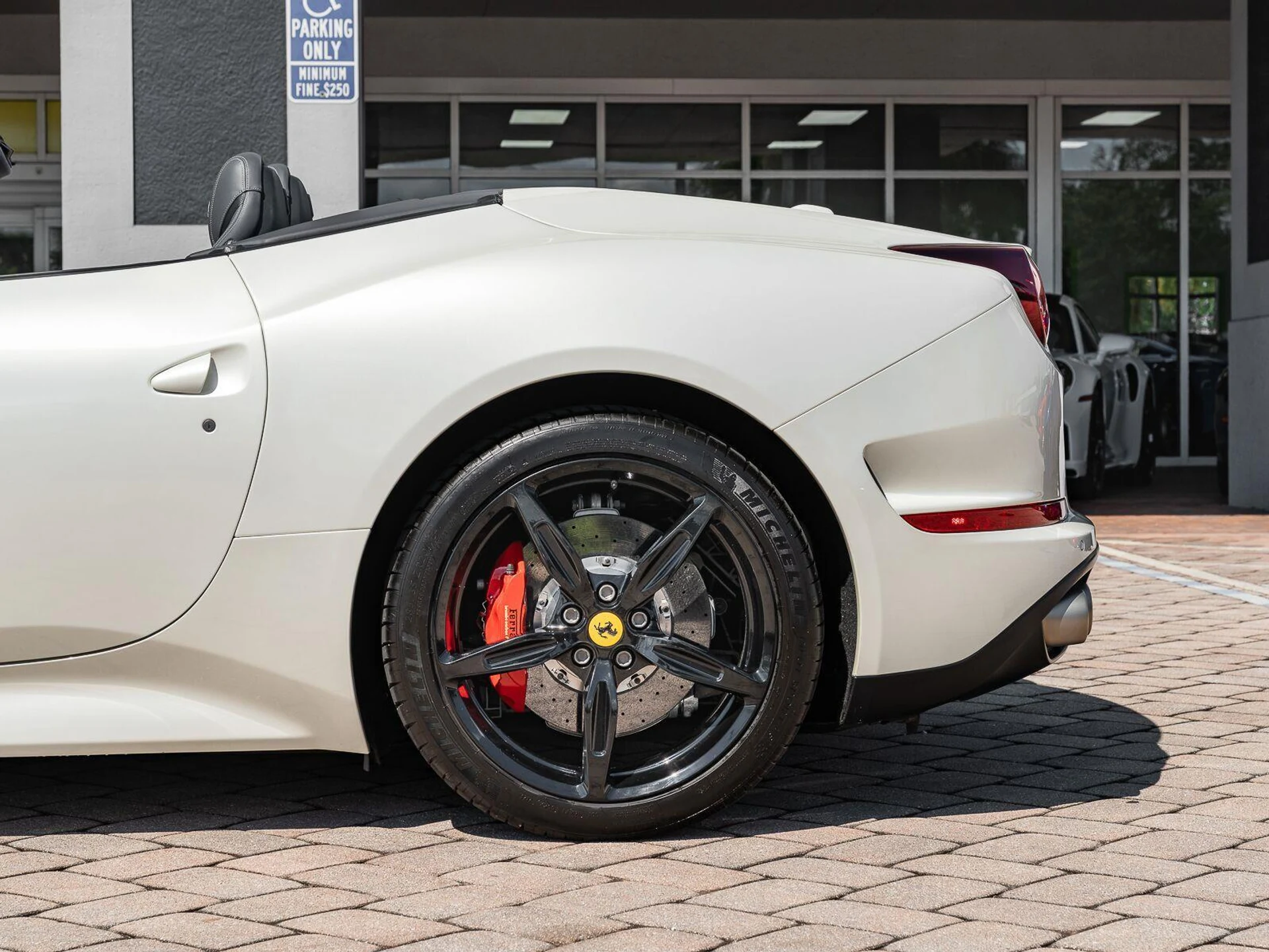 mph022_12004135_Used_2015_Ferrari_California_T_1793034438_60e3b2410b
