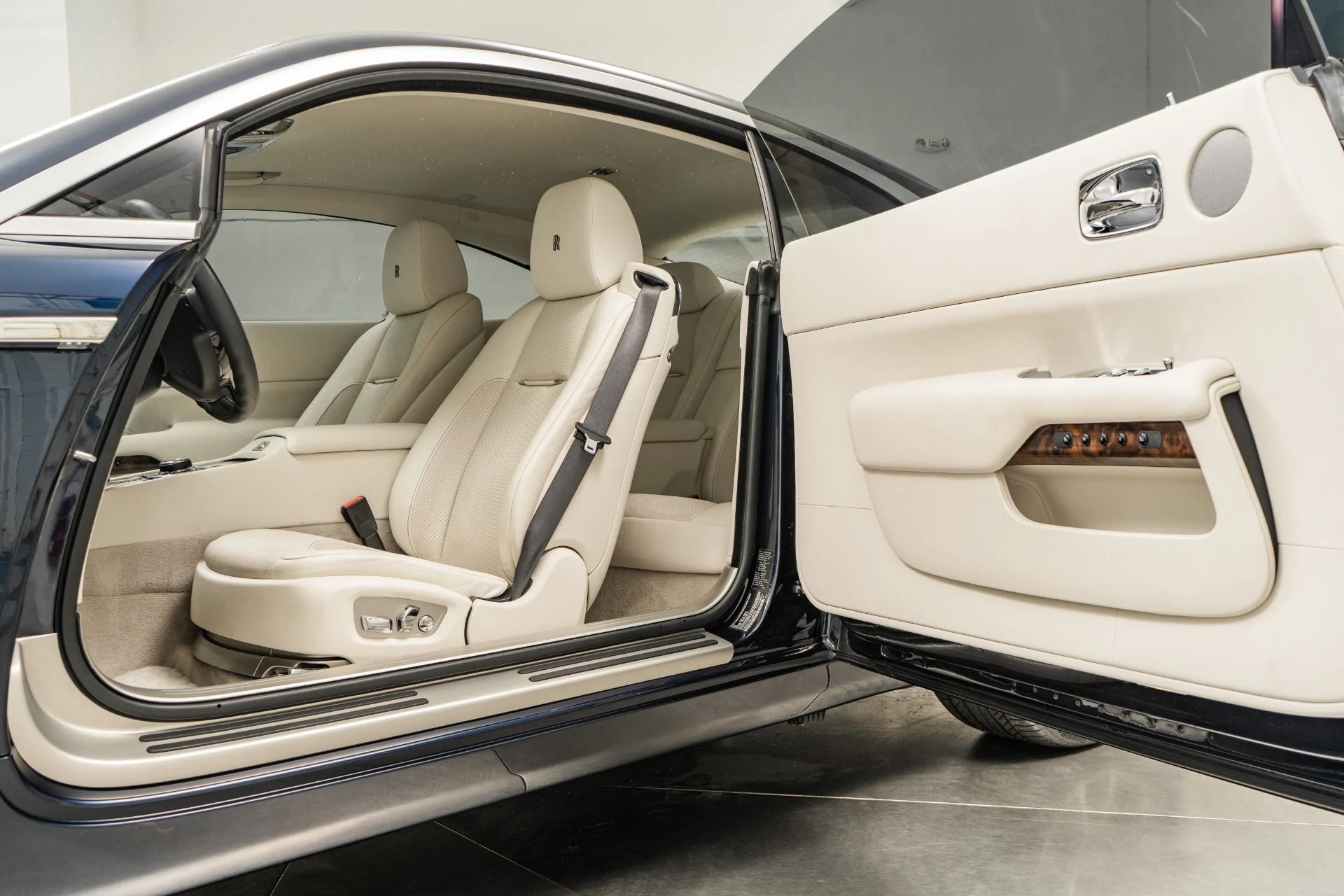 mph022_1210997619_Used_2019_Rolls_Royce_Wraith_The_Wraith_Package_Starlight_Headliner_Surround_Cameras_1773246282_afc3fcb5ca