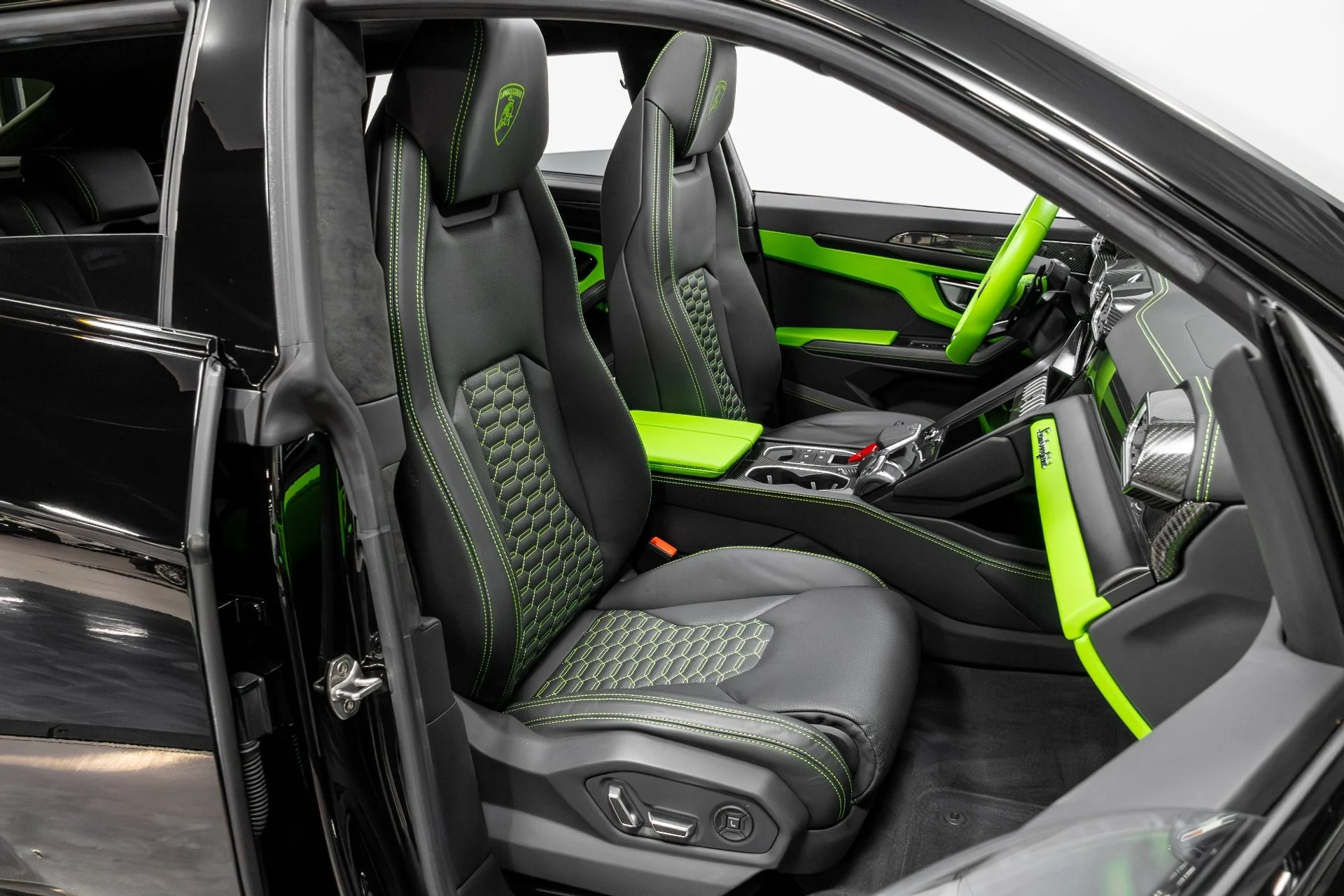 mph022_1212186425_Used_2022_Lamborghini_Urus_1771543126_b1e6d11703