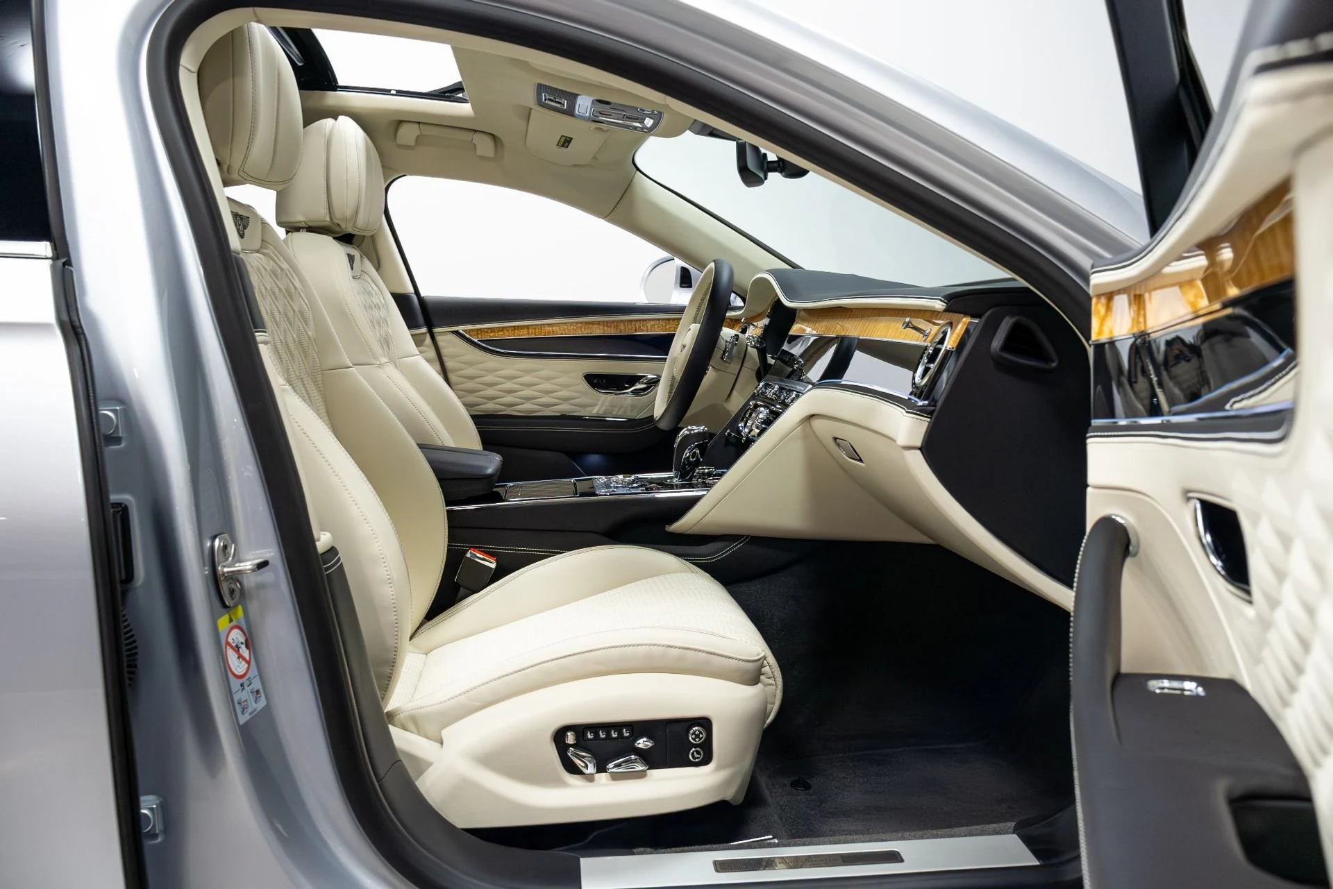 mph022_1214411477_Used_2021_Bentley_Flying_Spur_W12_1772666284_9def28fdaf