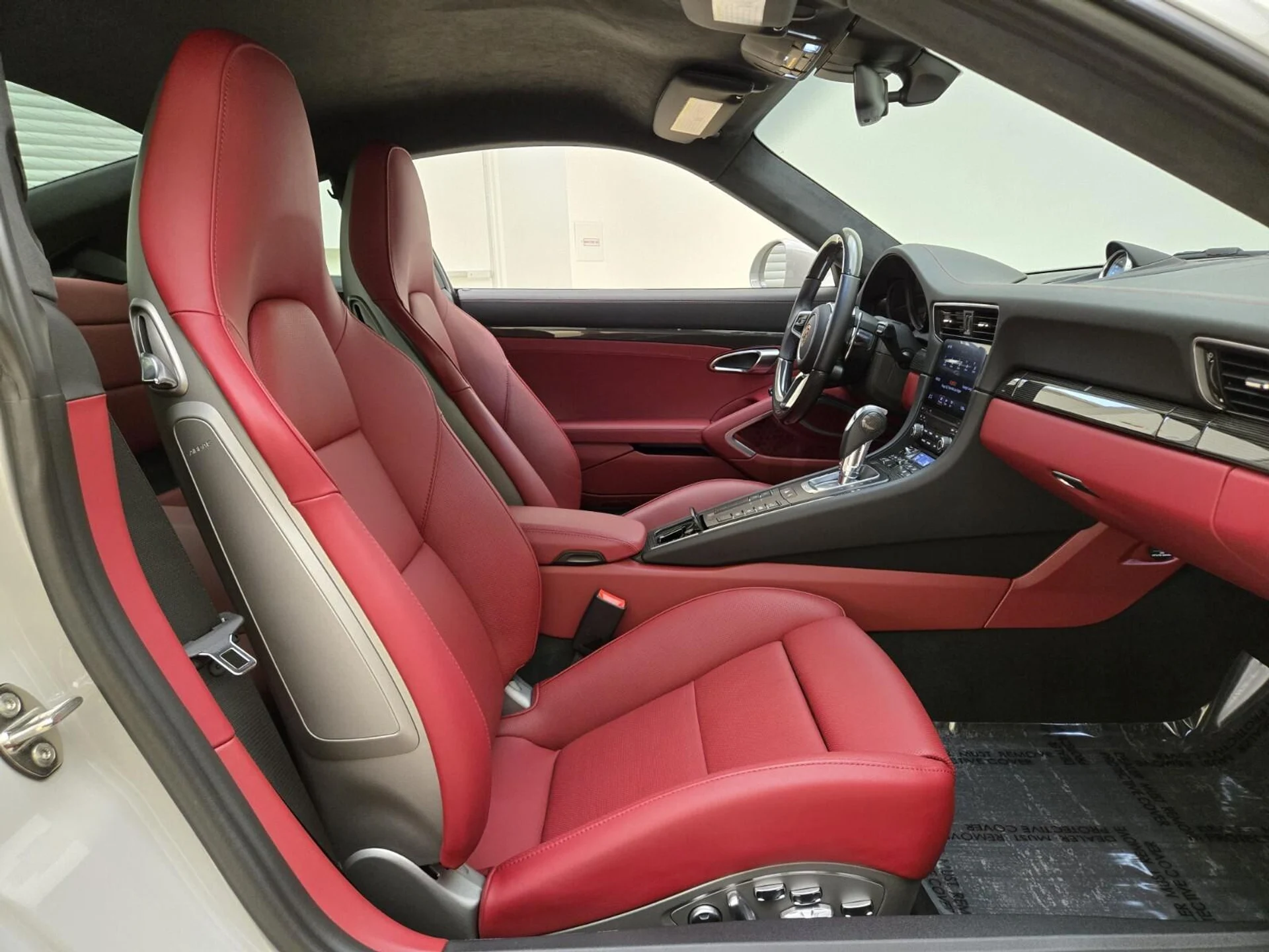 mph022_1216091698_Used_2019_Porsche_911_1763542640_9dc8f35314