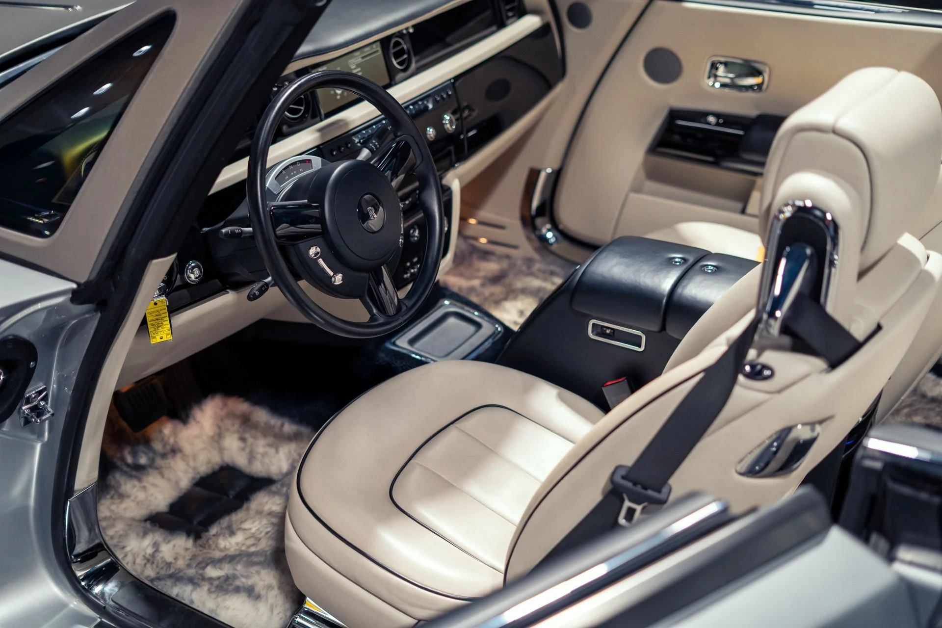 mph022_1221152803_Used_2014_Rolls_Royce_Phantom_Drophead_Coupe_1785564931_eb3d9dbc1c