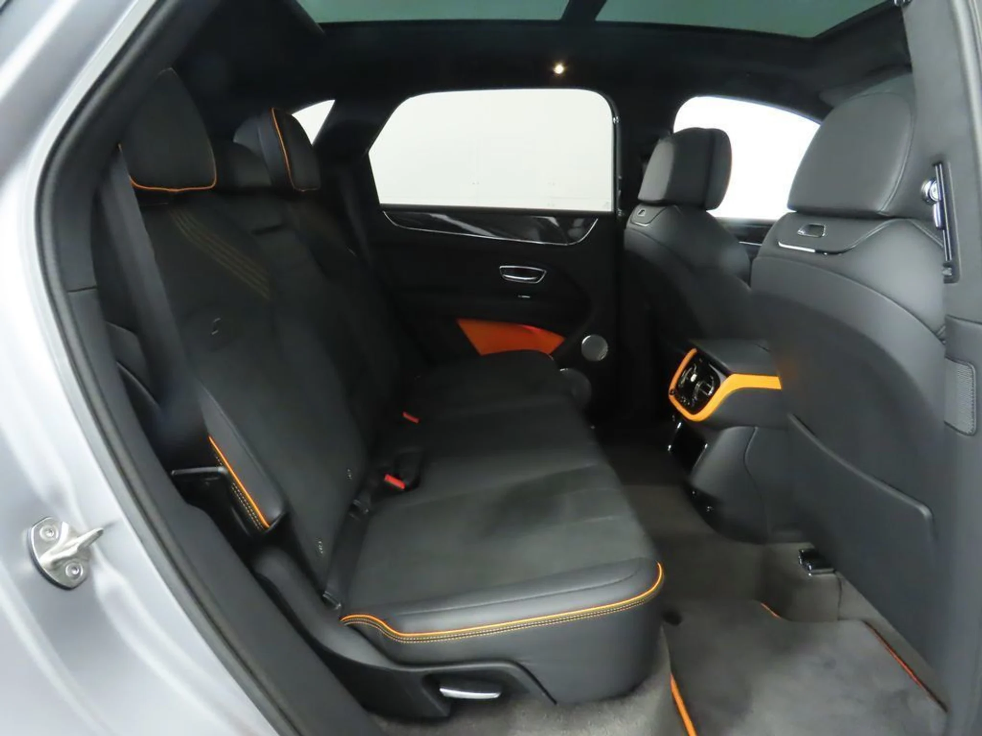 mph022_1229795385_used_2024_bentley_bentayga_v8awd_8119_22892488_23_1024_72941bcb3a