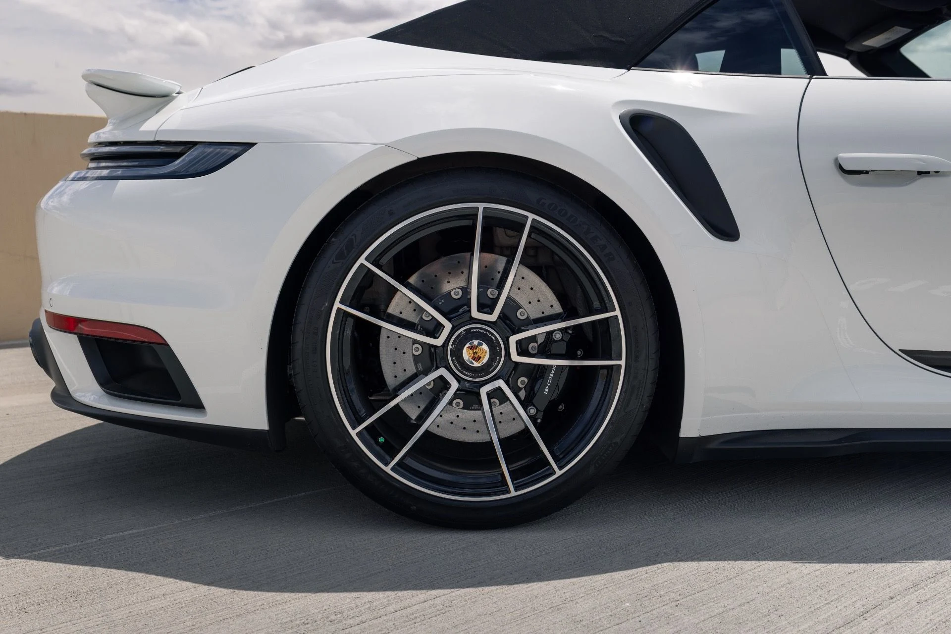 mph022_12434724_Used_2025_Porsche_911_Turbo_S_1776200682_ee930caba3