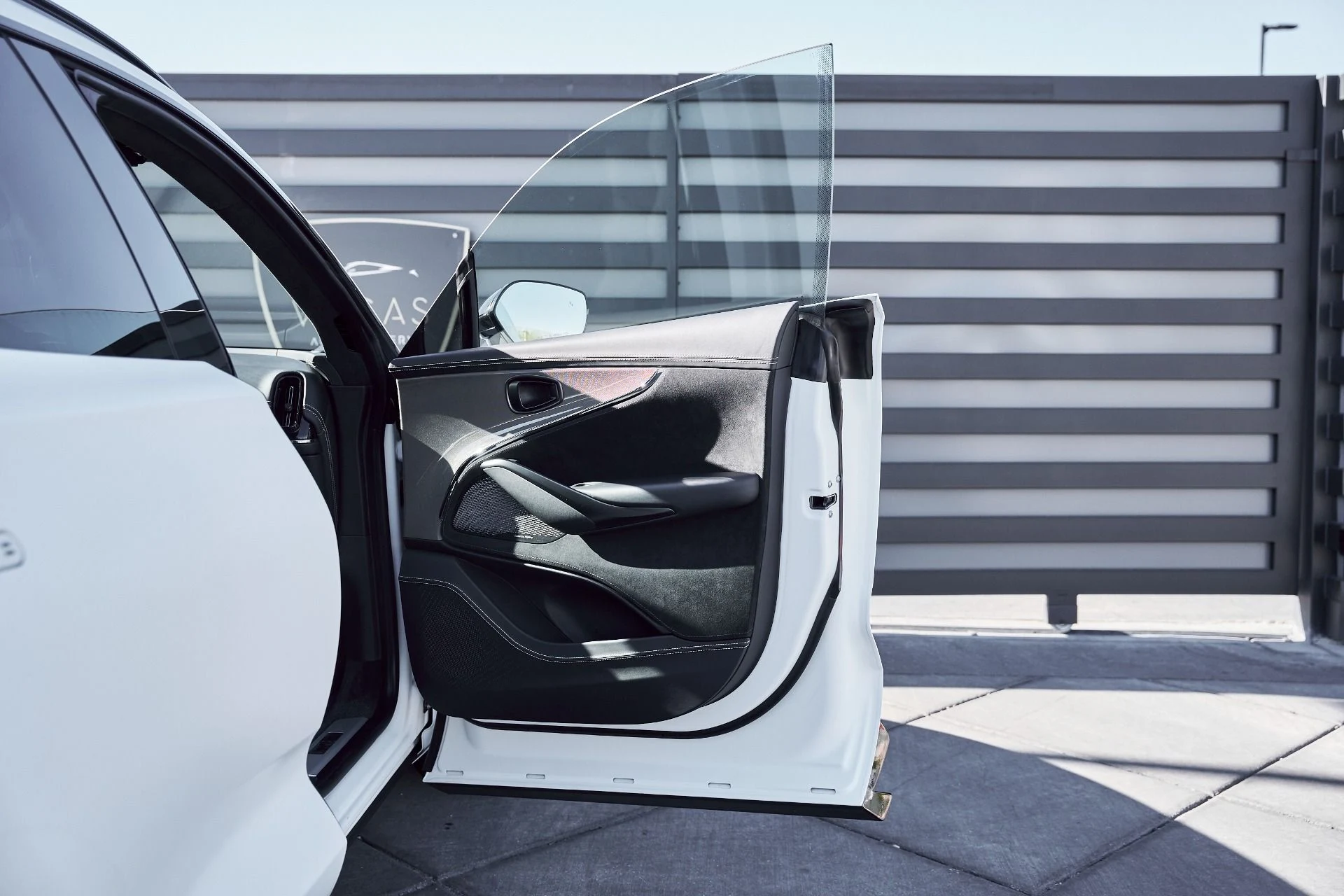 mph022_1255298483_Used_2025_Aston_Martin_DBX_707_1767063157_3f174858e2