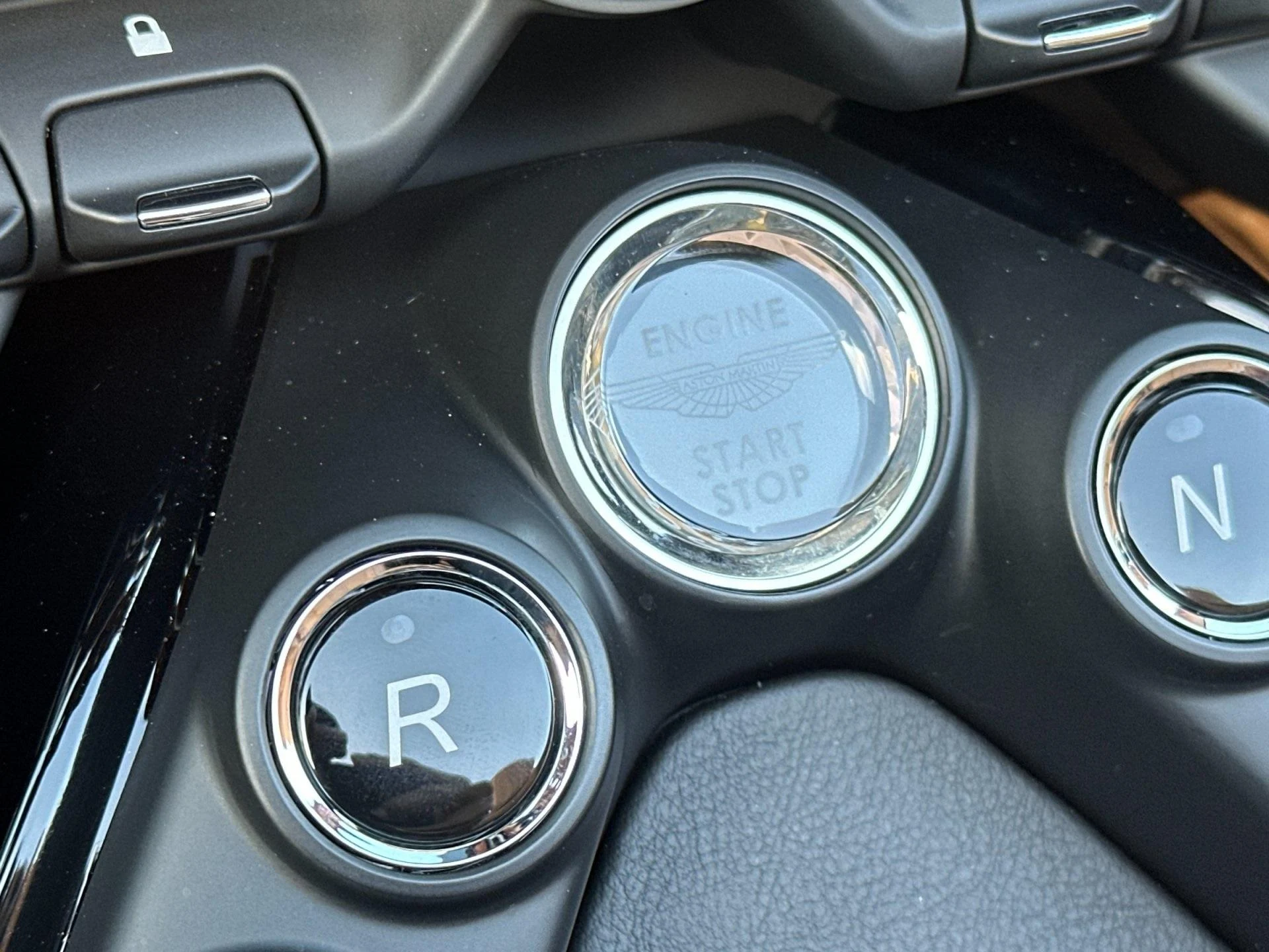 mph022_1256377282_Used_2021_Aston_Martin_Vantage_1764949778_9995520865