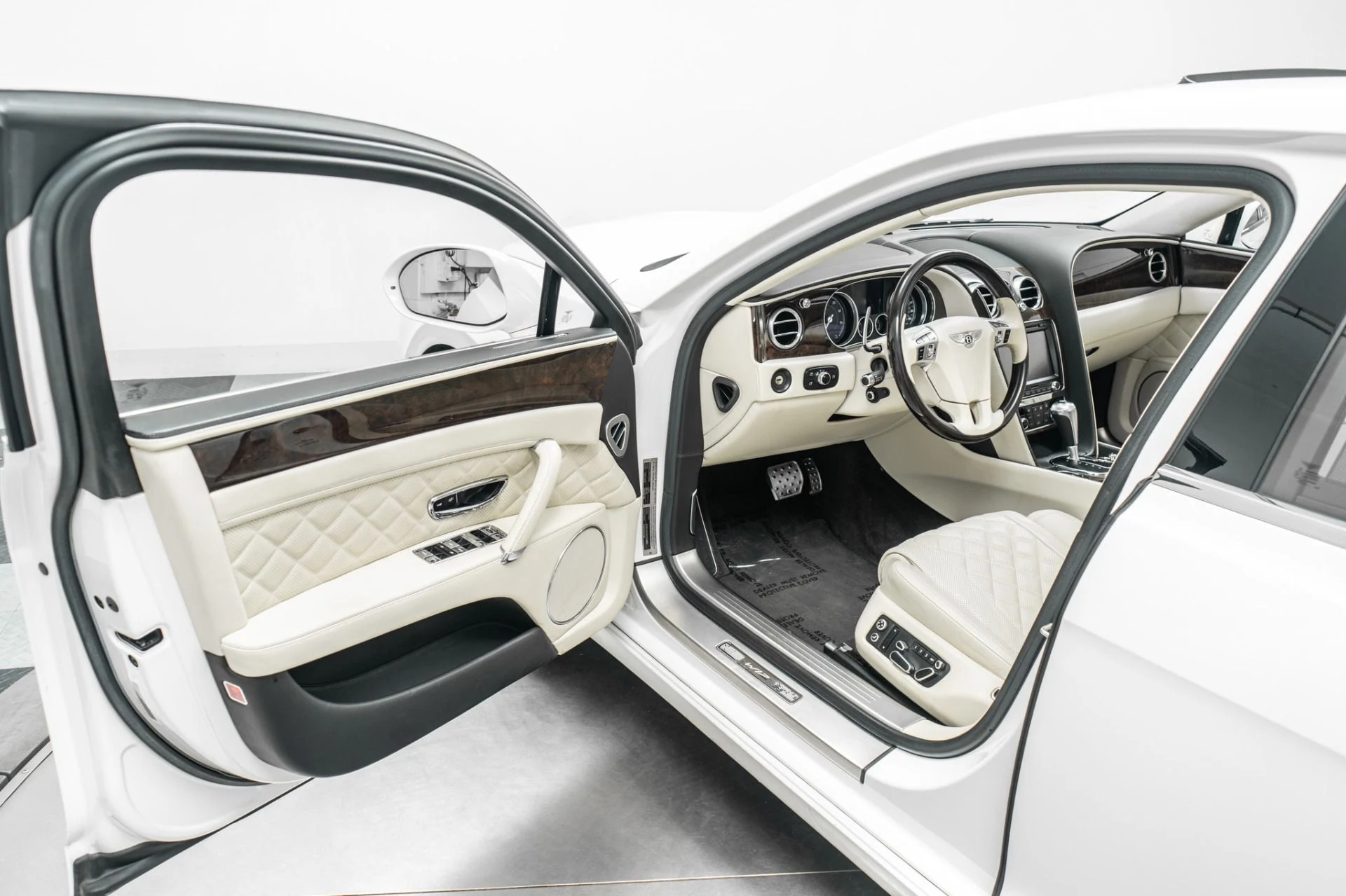 mph022_1264245108_Used_2017_Bentley_Flying_Spur_W12_1784311840_bd87ee1bcc