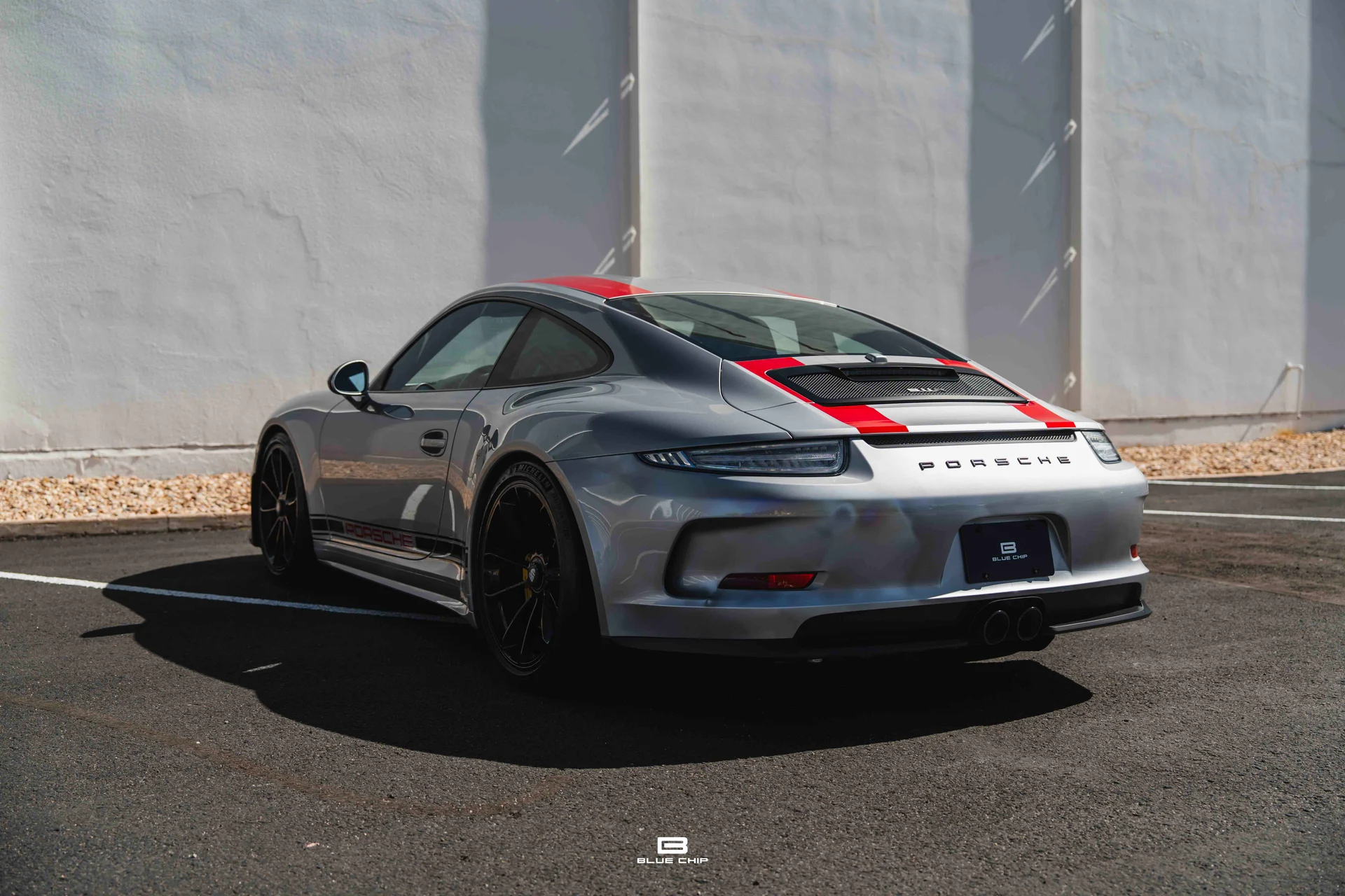 mph022_1264471740_6a2c7e0326e4358316b3b916_2016_Porsche_911_R_23_c68e199361
