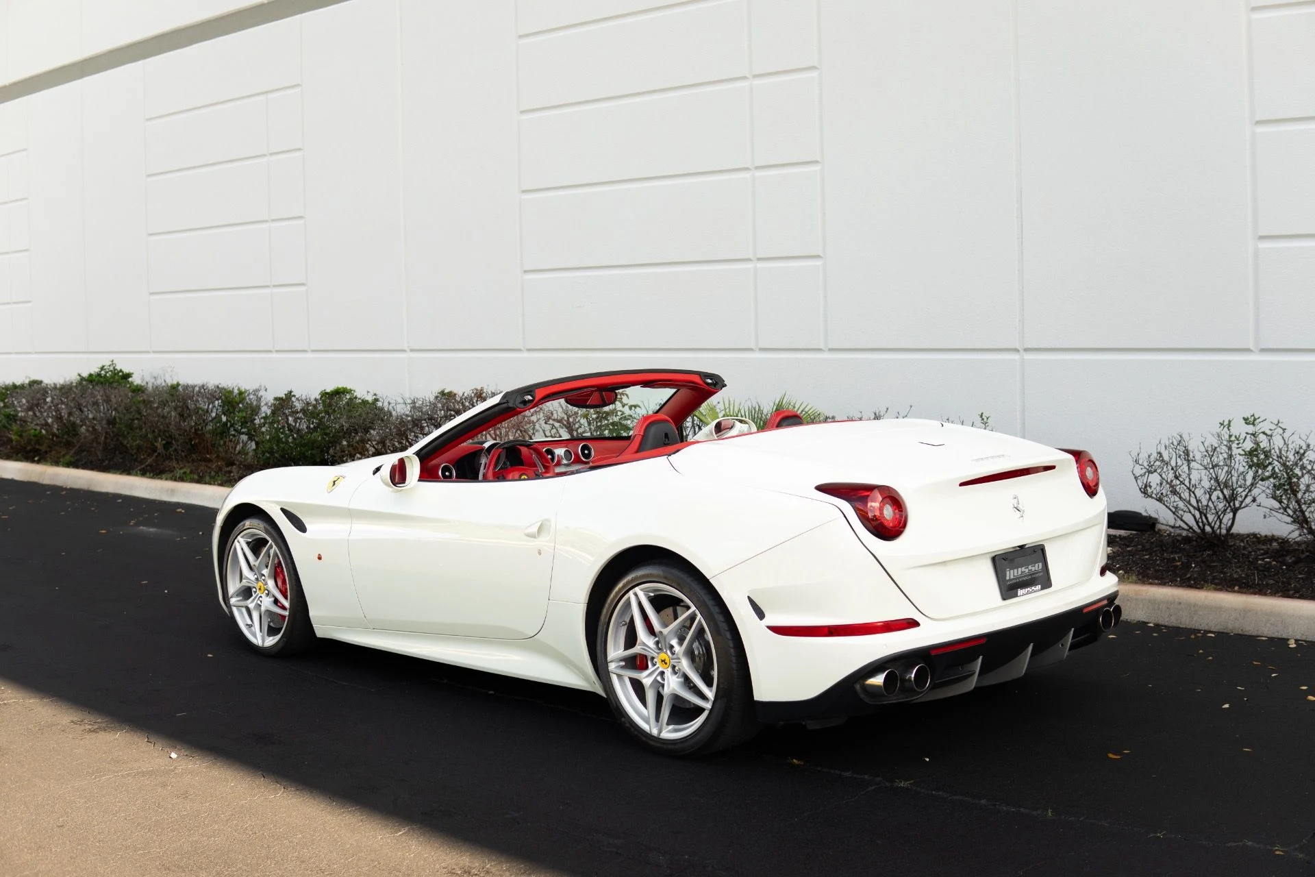 mph022_1266300051_Used_2017_Ferrari_California_T_1767901173_ad842ee9d7