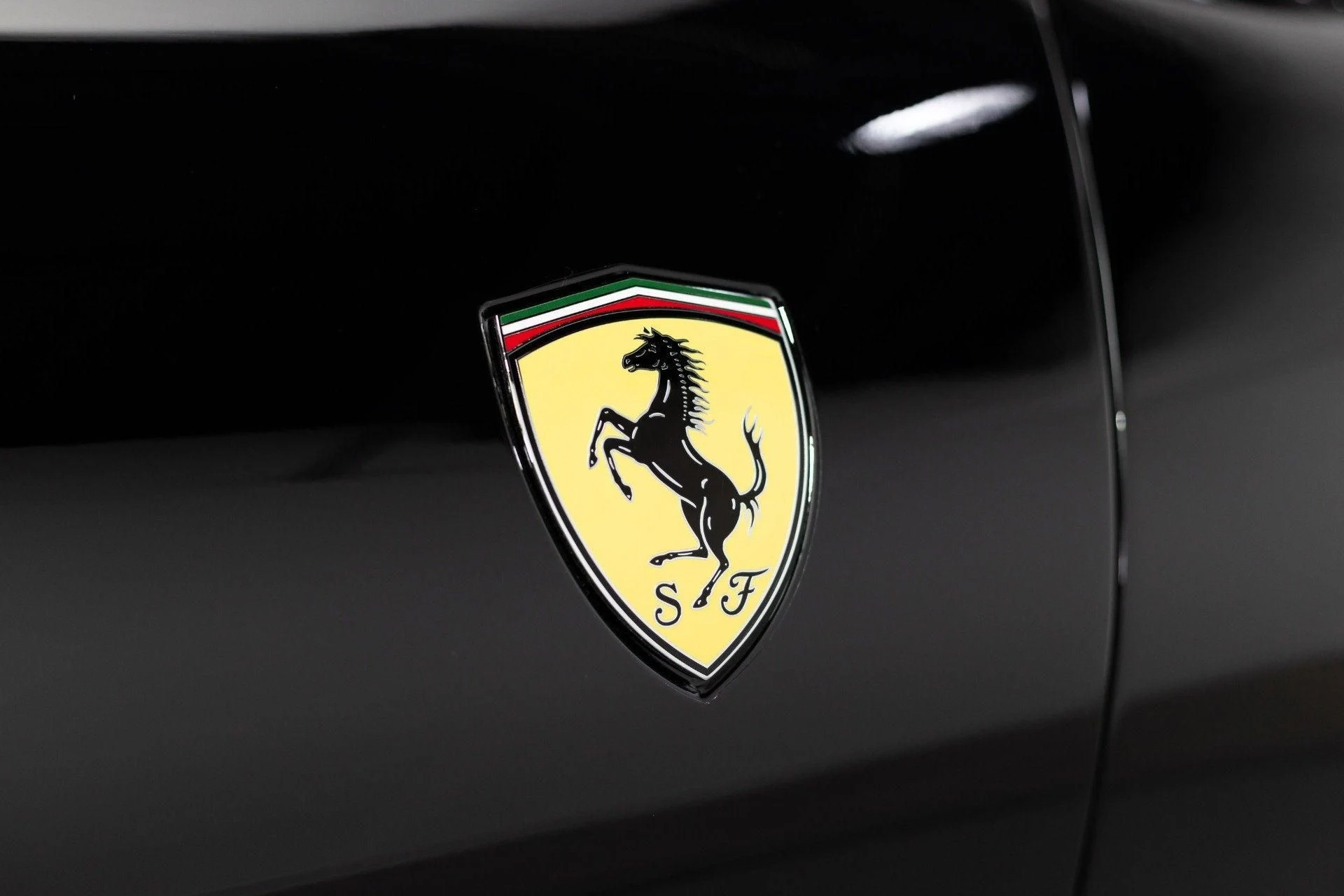 mph022_1272389229_Used_2022_Ferrari_Roma_1780581054_994a4ab317