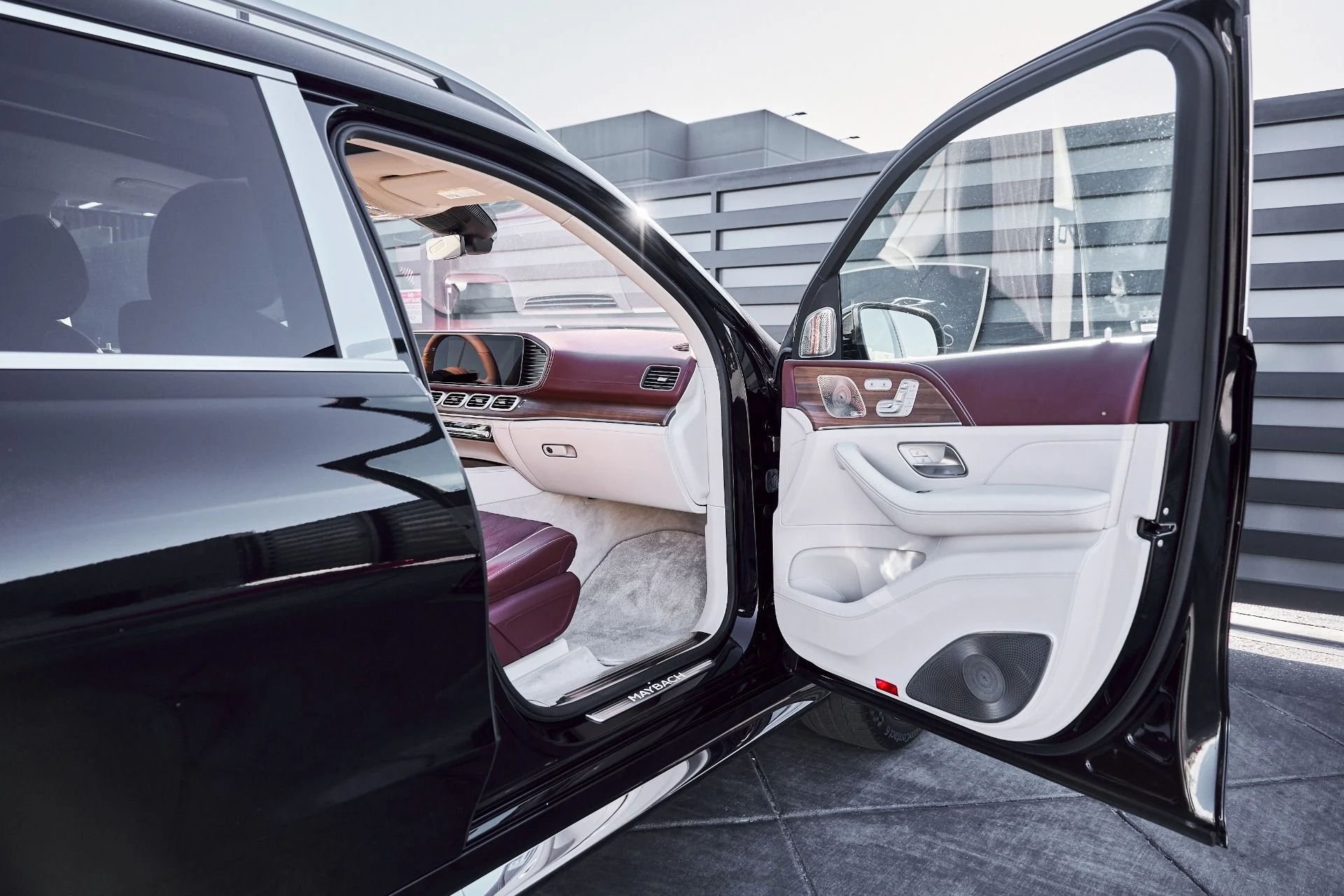 mph022_1275388206_Used_2024_Mercedes_Benz_GLS_Maybach_GLS_600_1776125629_810393461a