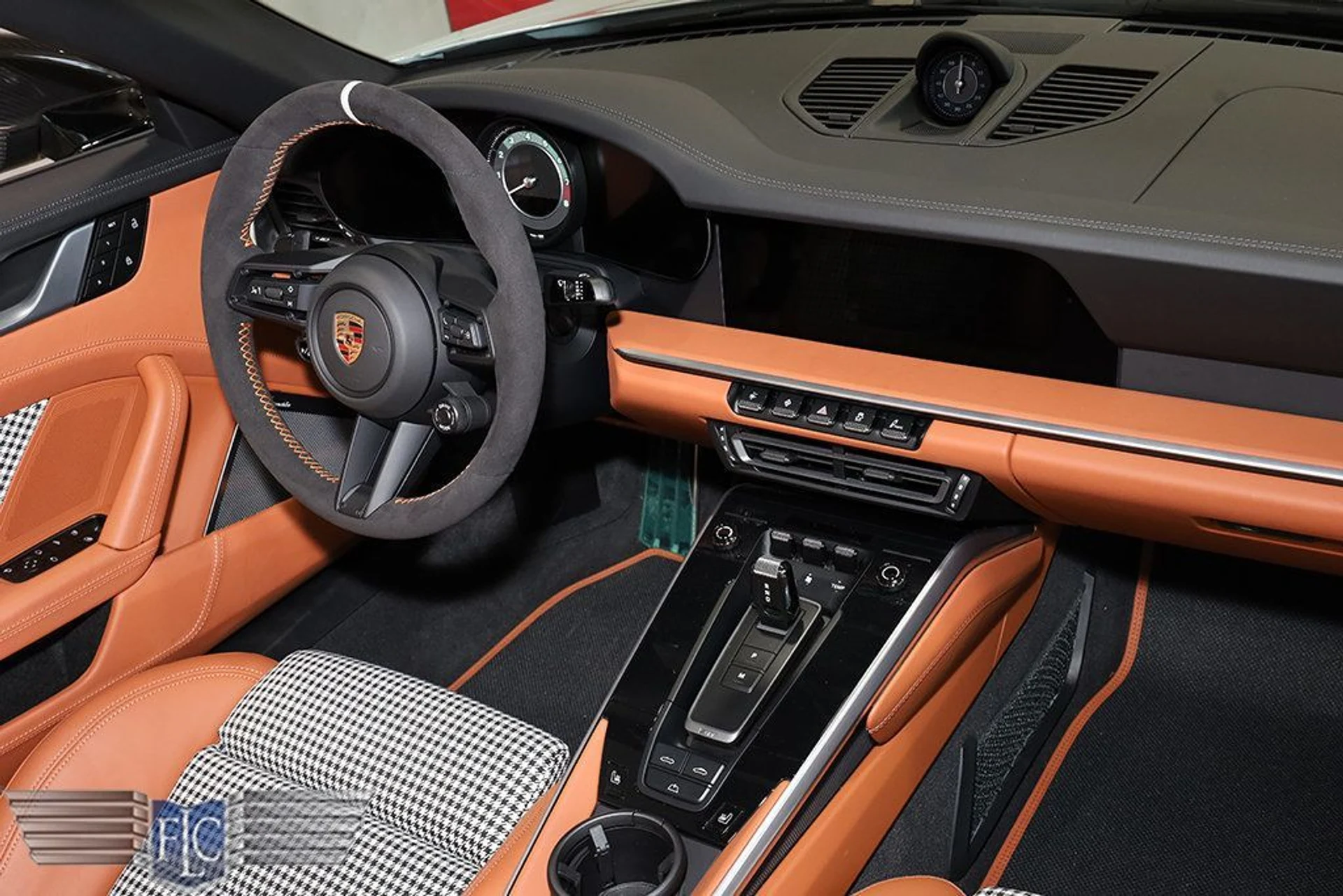 mph022_1275716331_used_2025_porsche_911_turboscabriolet_9689_23038395_23_1024_60363bd13e