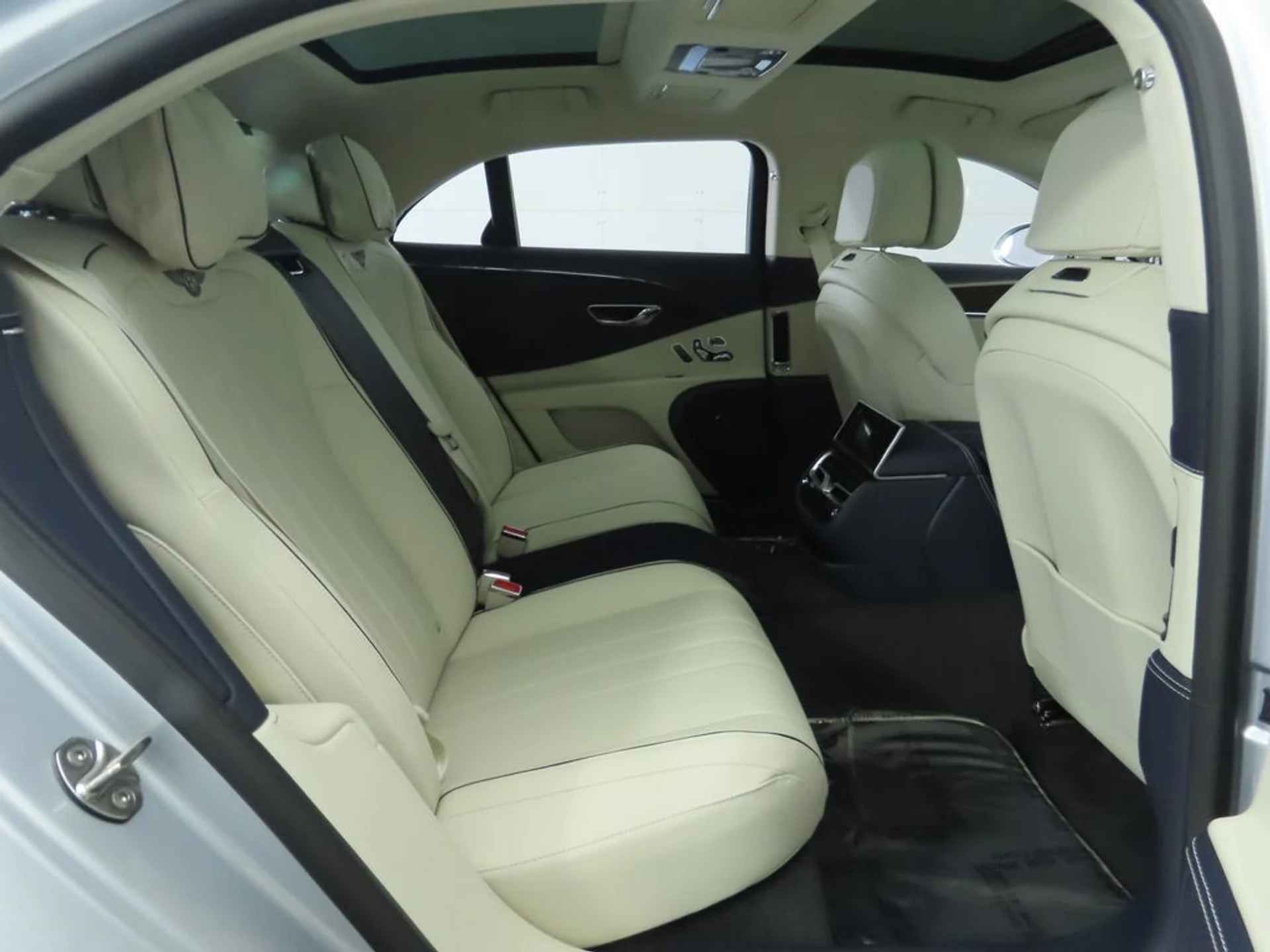 mph022_1276275952_new_2026_bentley_flying_spur_hybrid_8119_22973081_23_1024_9aa3948ec6