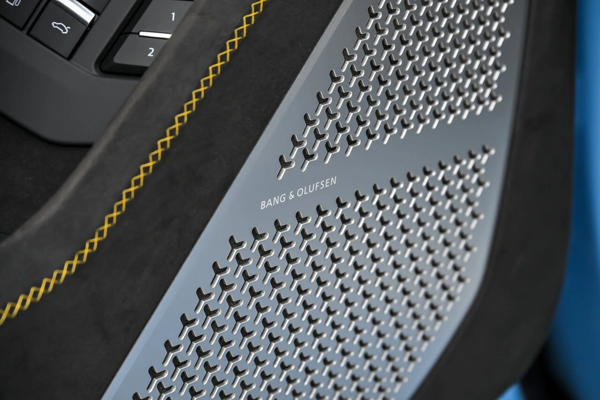 mph022_1277739560_84622daaeebb02b683e4afa67f2a830ax_acda24a832