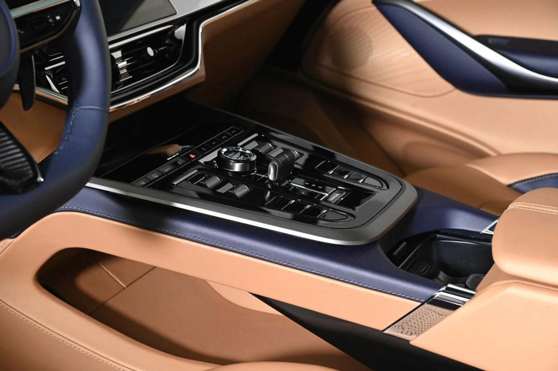 mph022_1279201449_new_2026_aston_martin_dbx_707awd_11350_22969414_23_1024_83cda12d03