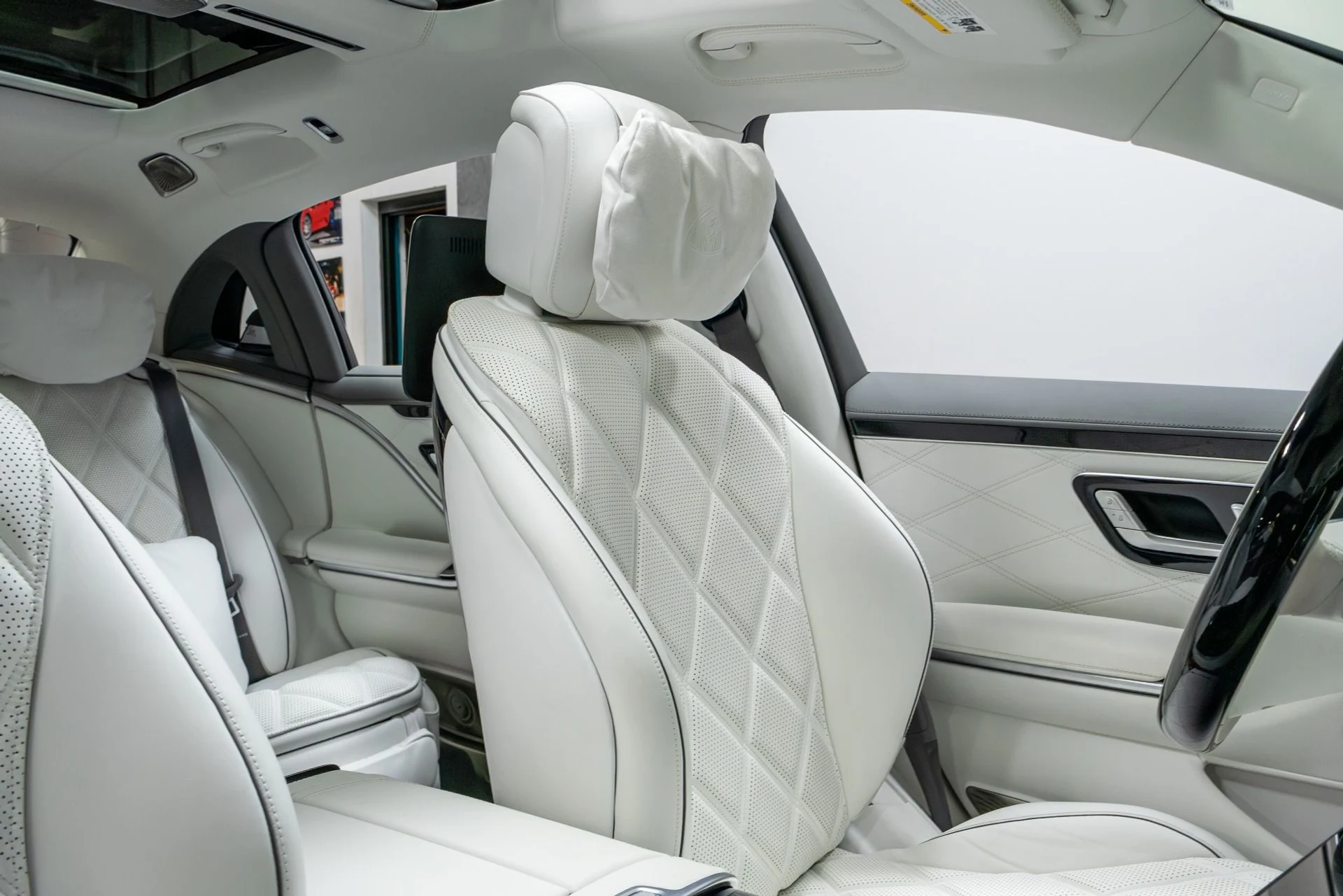 mph022_1280701133_Used_2023_Mercedes_Benz_S_Class_Maybach_S_680_4_MATIC_1776091551_5a7f6d115f