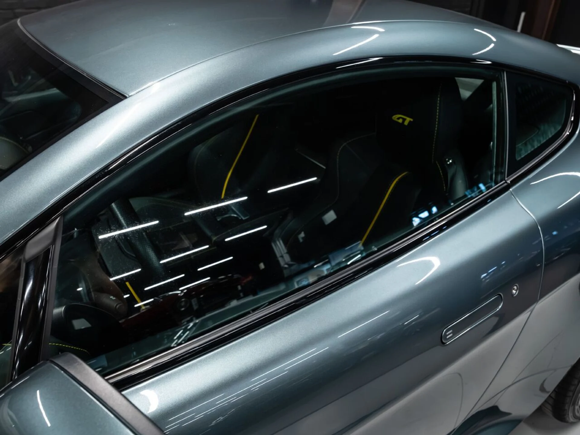 mph022_1280990417_aston_martin_v8_vantage_2015_01629bad69