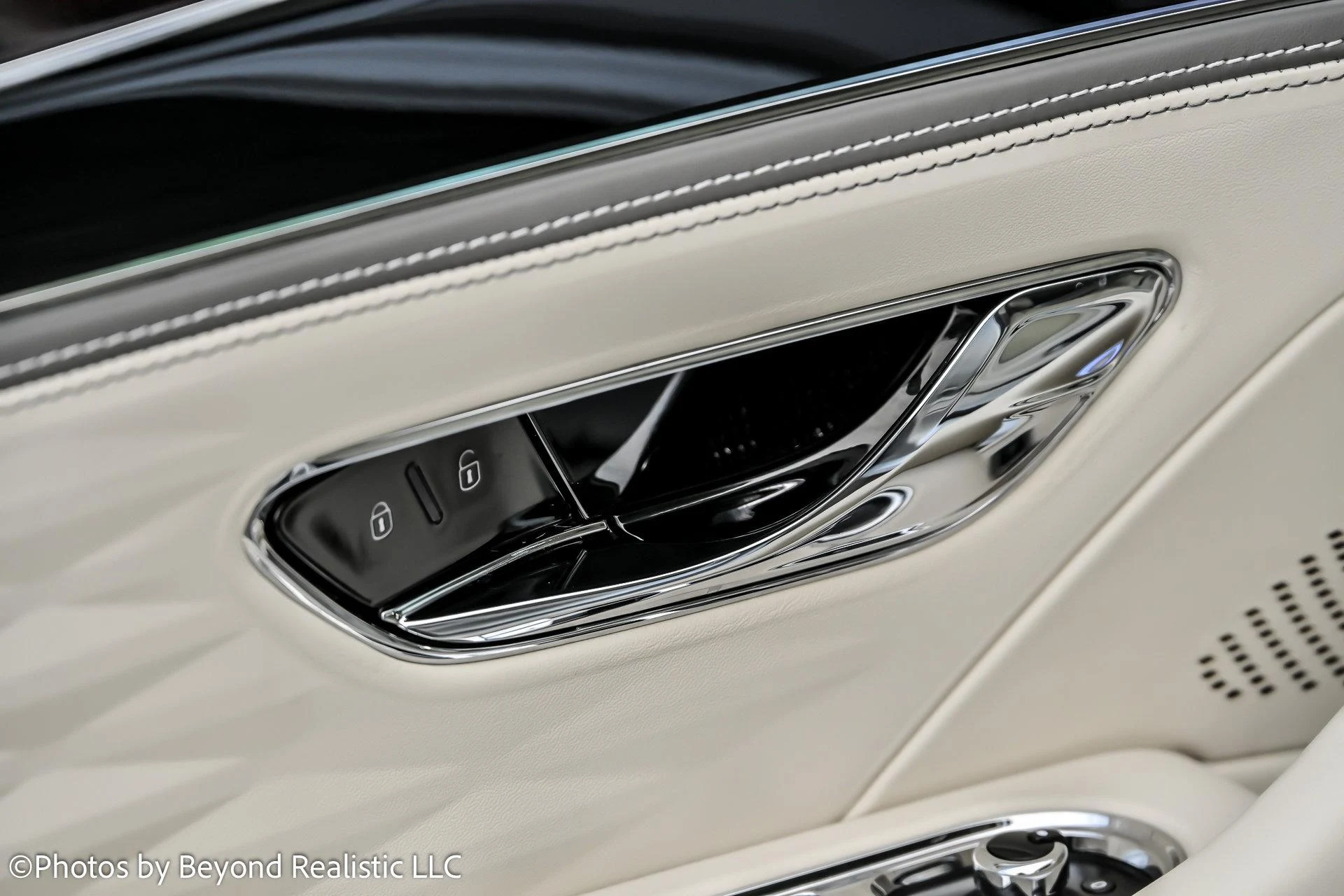 mph022_1282668455_Used_2021_Bentley_Flying_Spur_V8_First_Edition_1763629668_dc61d54911