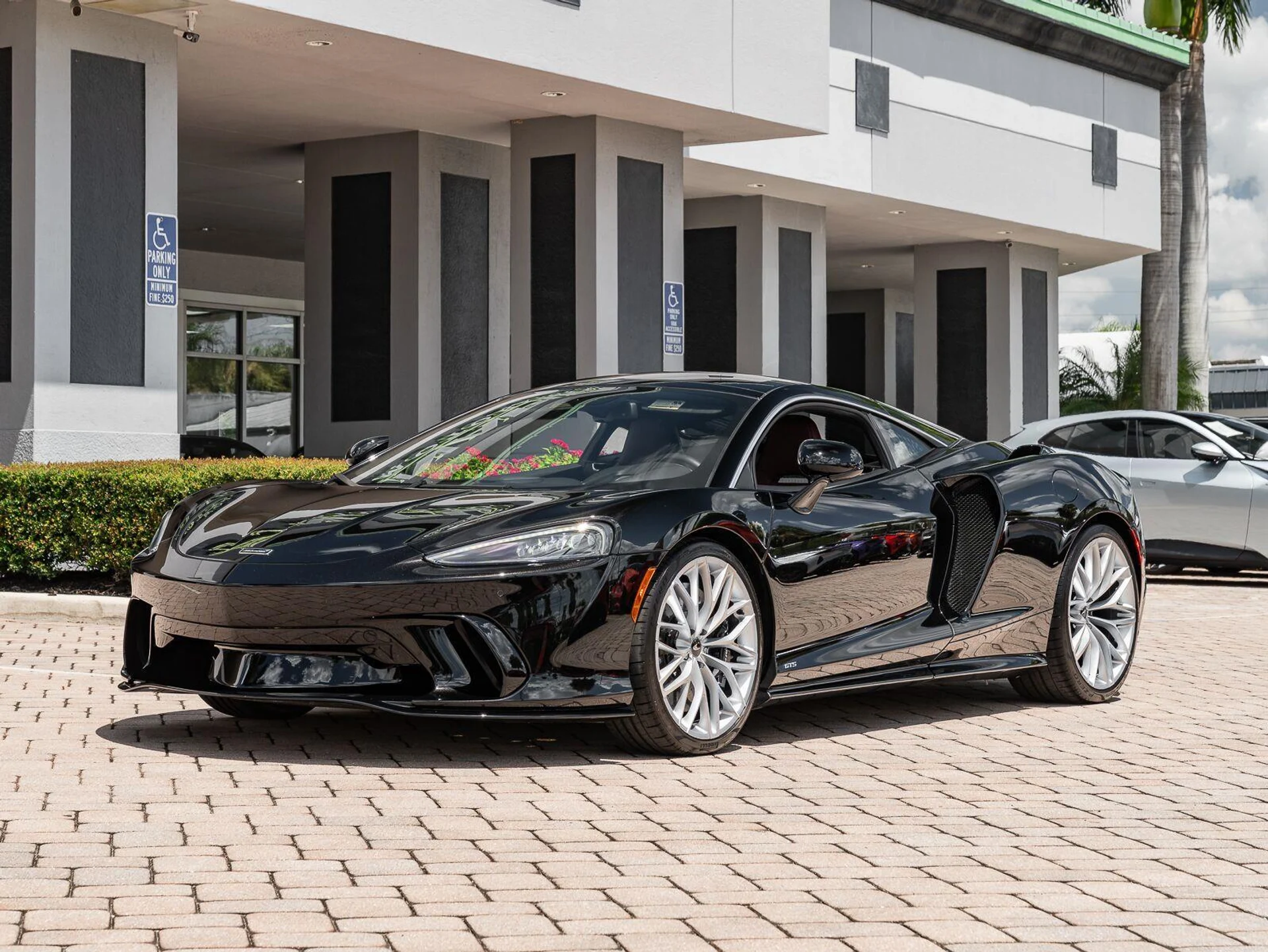 mph022_1283036819_Used_2025_Mc_Laren_GTS_Performance_1784923326_ef97a15d06
