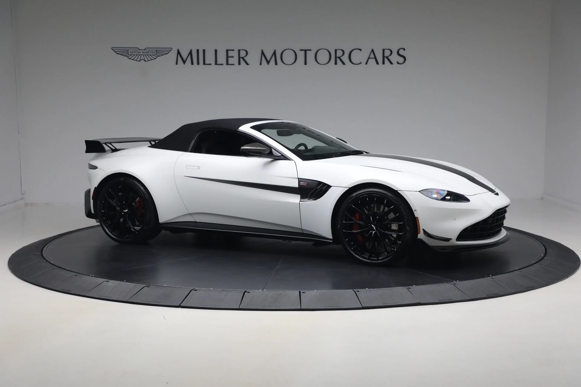 mph022_1304373966_Used_2023_Aston_Martin_Vantage_F1_Edition_1784727117_44f6232e2f