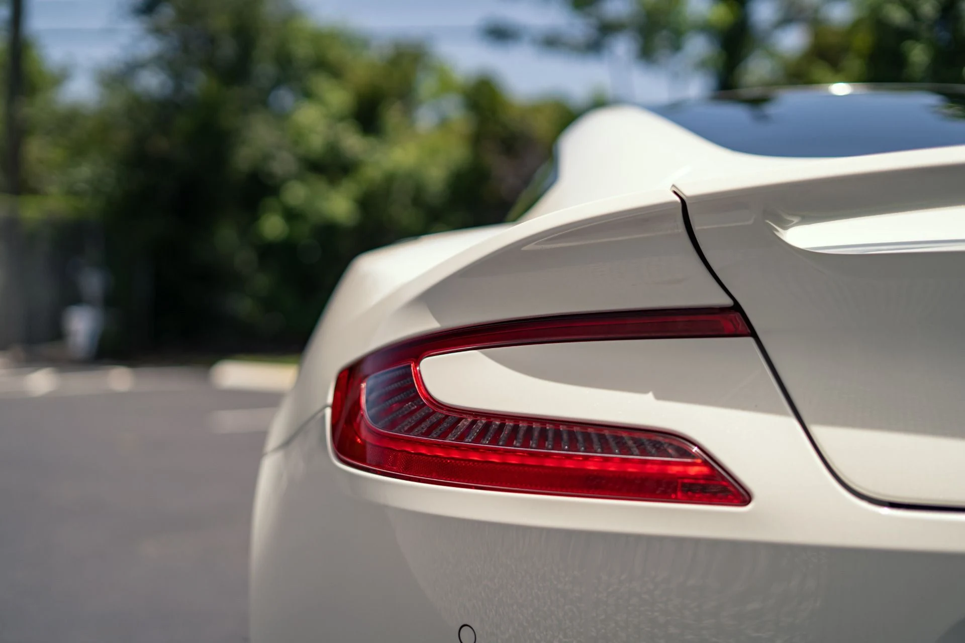 mph022_1308538076_Used_2015_Aston_Martin_Vanquish_Carbon_White_Tasteful_Upgrades_1784056520_fc61f133e4
