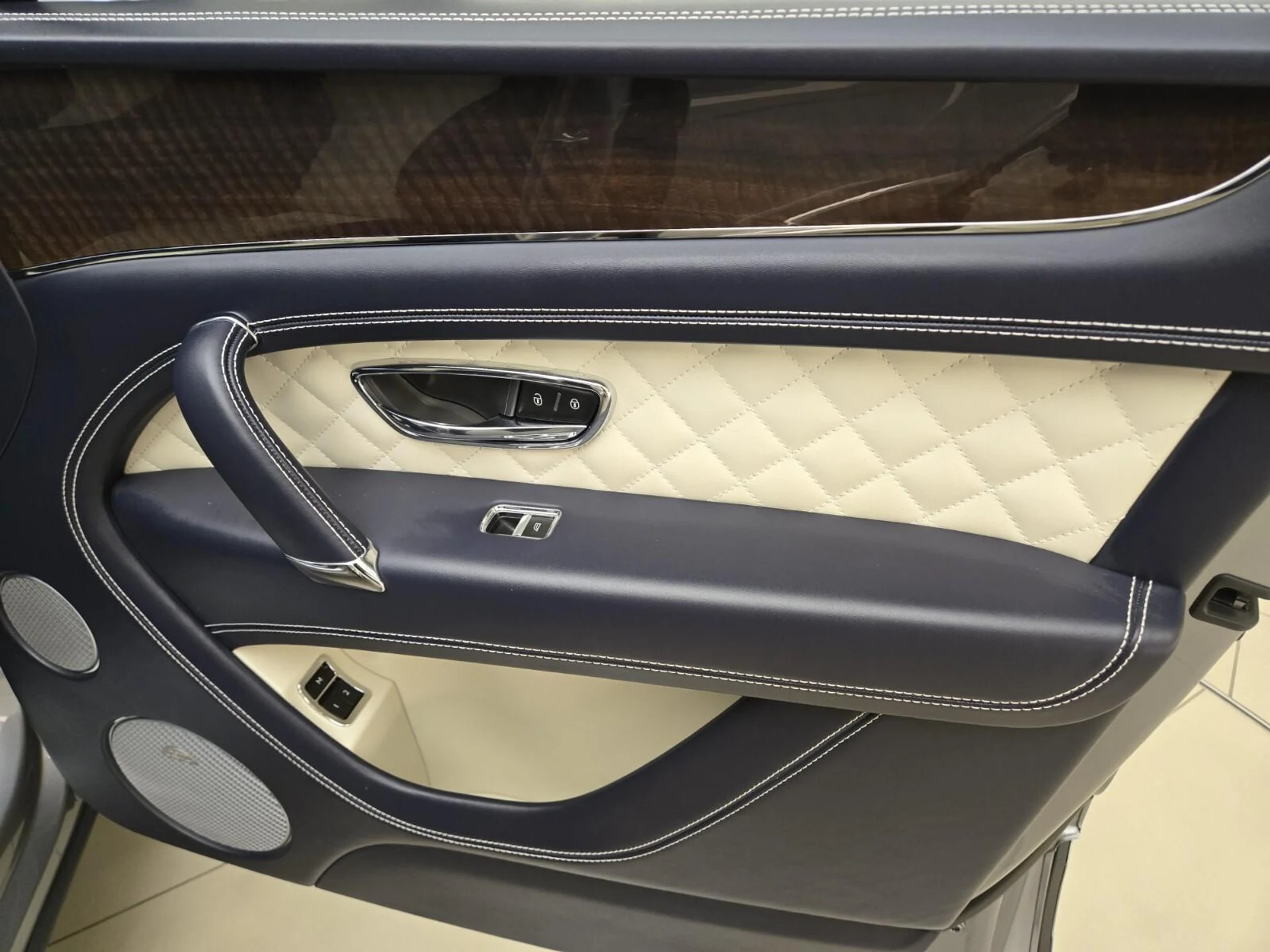 mph022_1310743280_Used_2018_Bentley_Bentayga_W12_1776837876_85be7f0a43