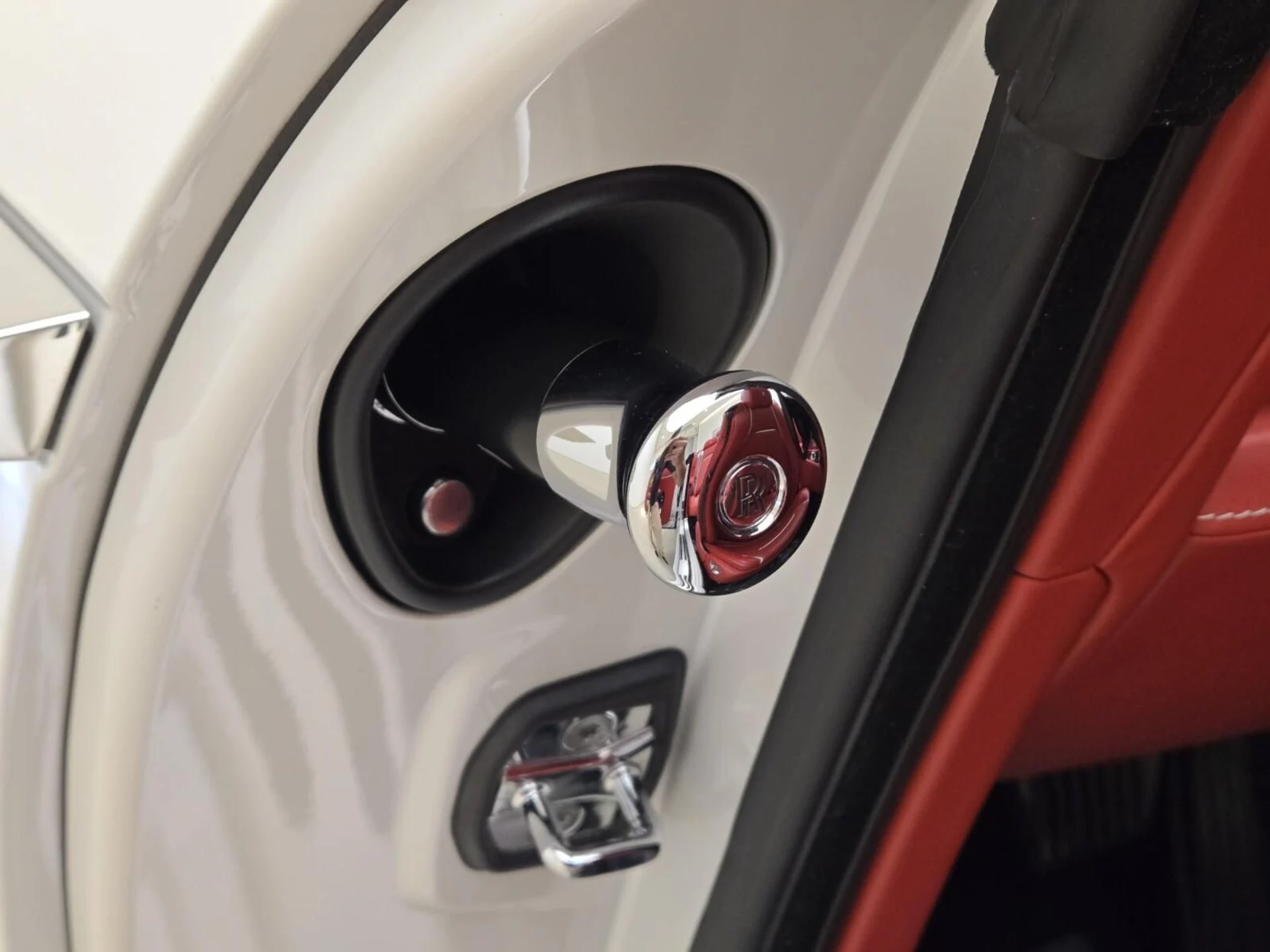 mph022_1312321815_Used_2017_Rolls_Royce_Dawn_1765004116_1493a31c00