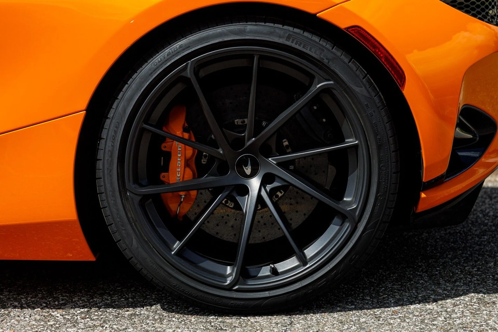 mph022_1315781553_515_p23_l_81aac84aed