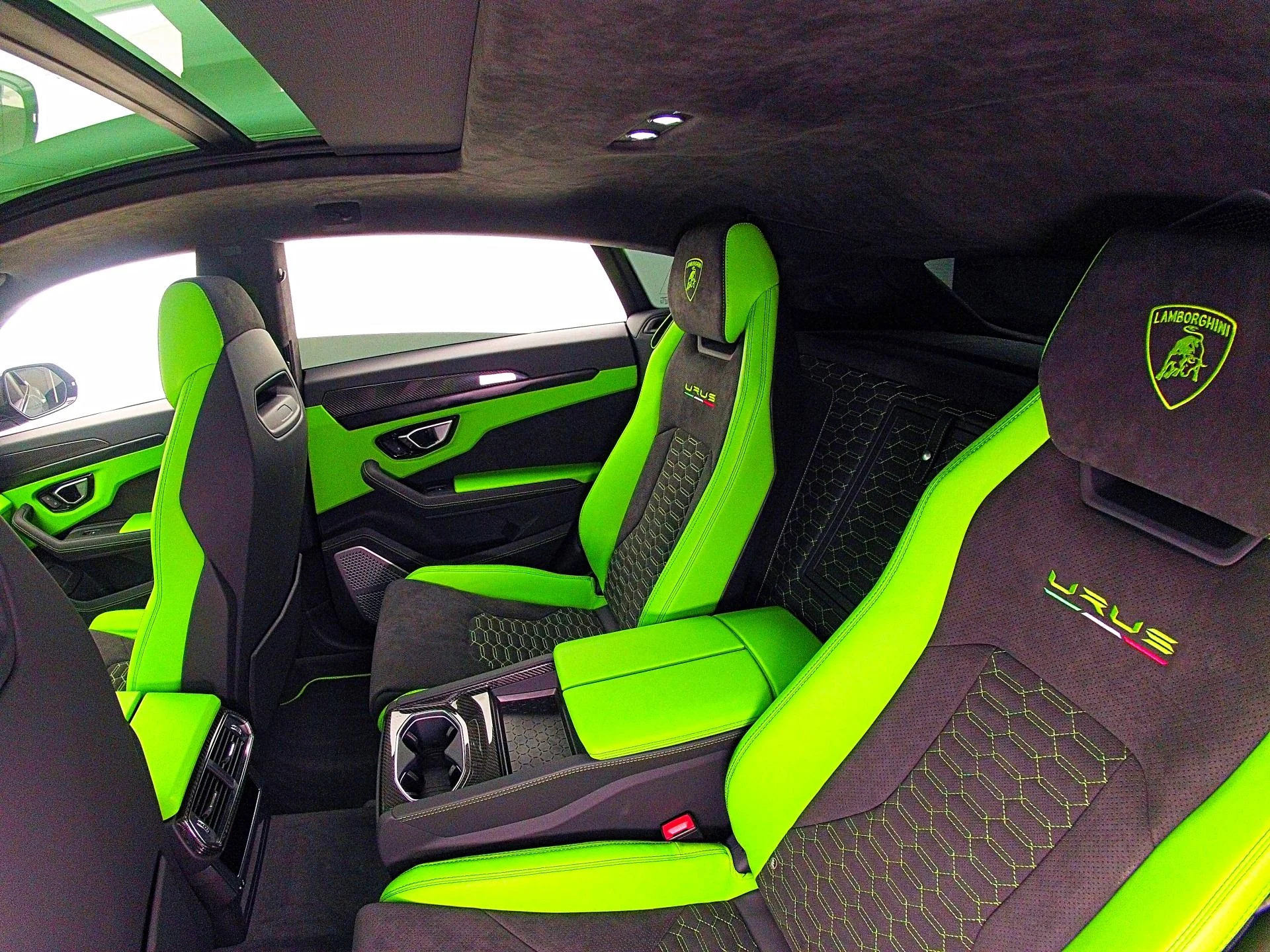 mph022_1316695892_Used_2022_Lamborghini_Urus_SELEZIONE_PRE_OWNED_CERTIFIED_e039270253