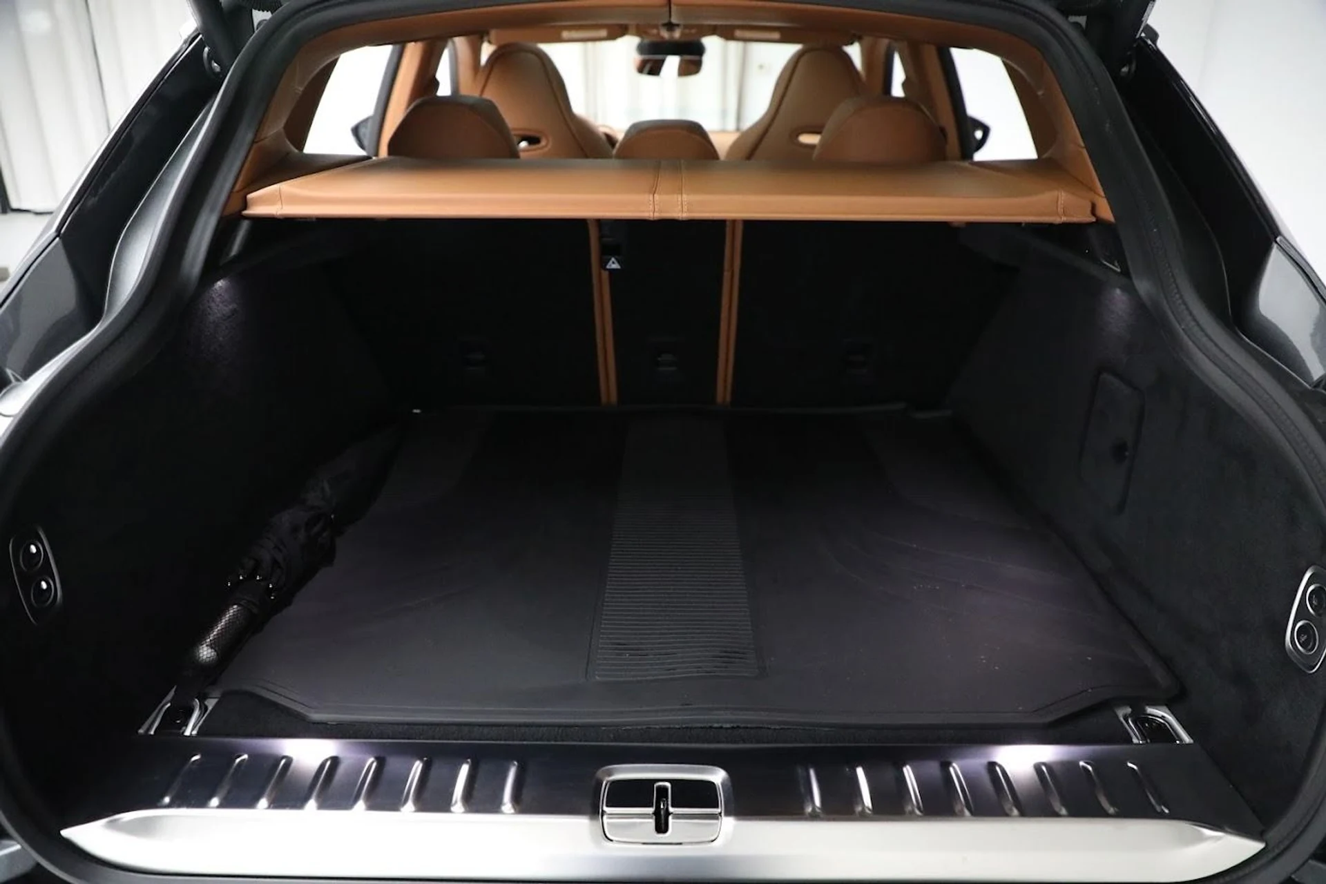 mph022_1318990948_Used_2024_Aston_Martin_DBX_1712693701_f3e206a86b