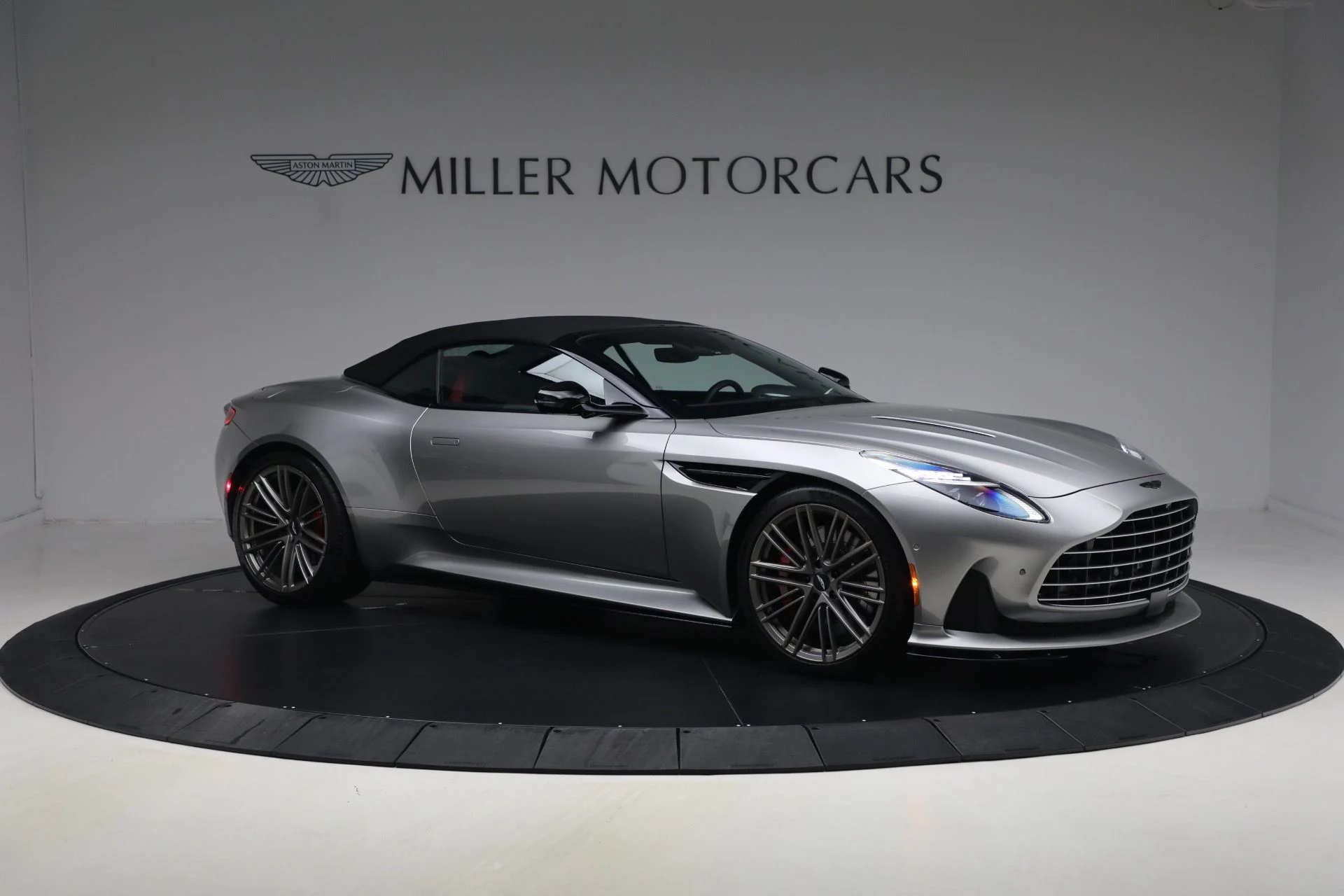mph022_1322759660_Used_2024_Aston_Martin_DB_12_Volante_1789831142_8a59baa8c1