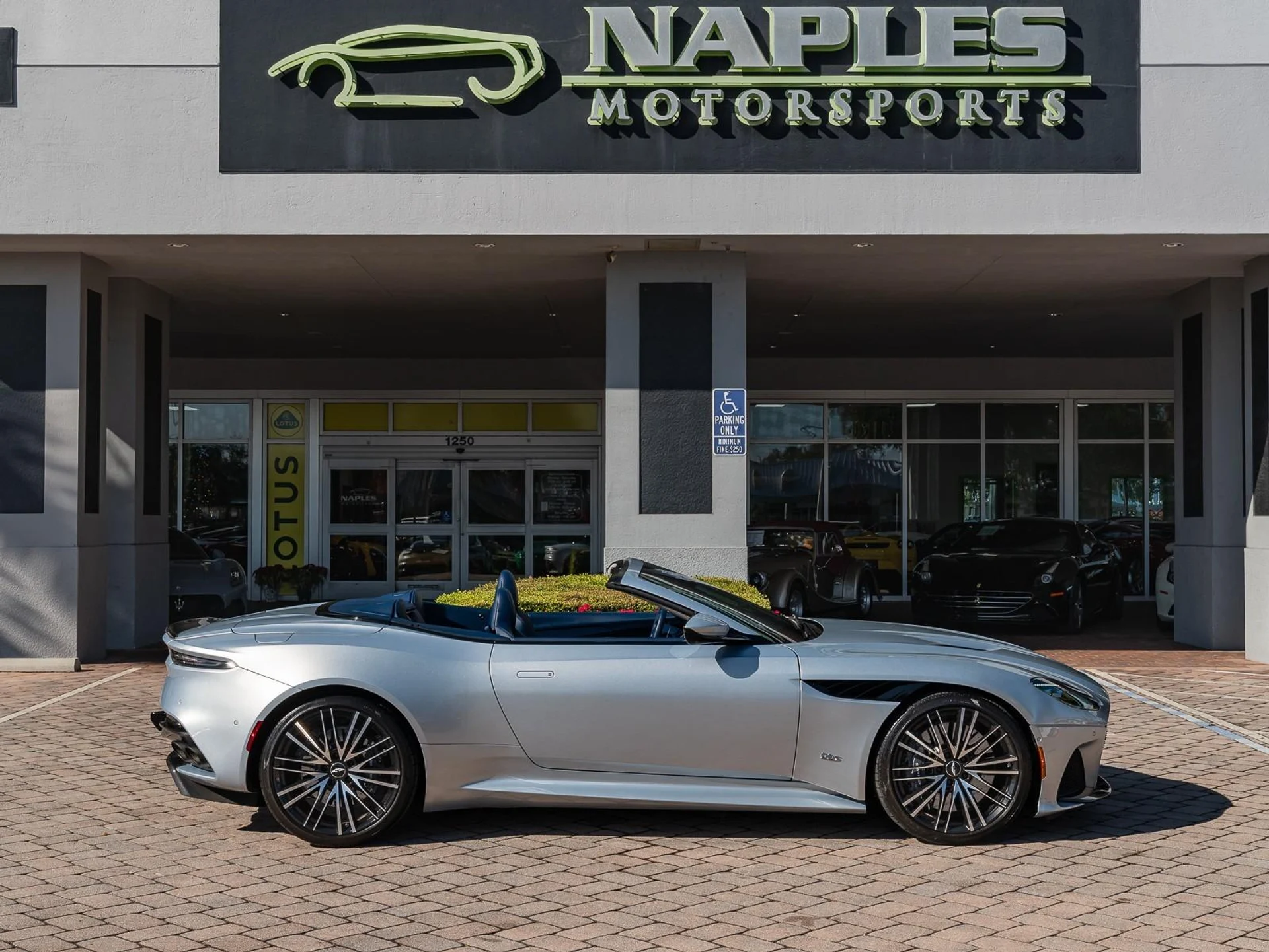 mph022_132299296_Used_2020_Aston_Martin_DBS_Superleggera_1764795961_e3541102ce