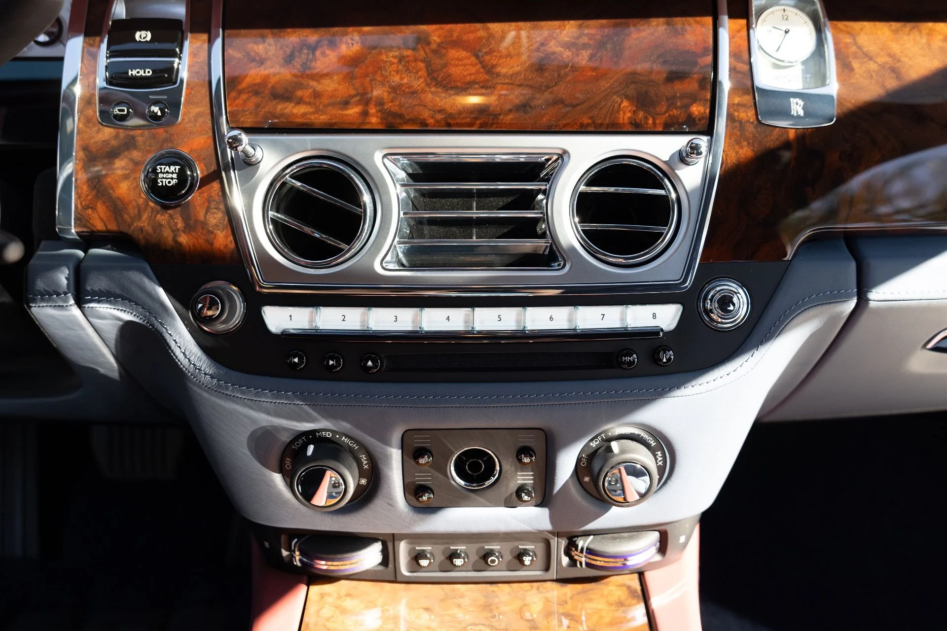 mph022_1323054020_Used_2017_Rolls_Royce_Ghost_1774567842_a3307fa128